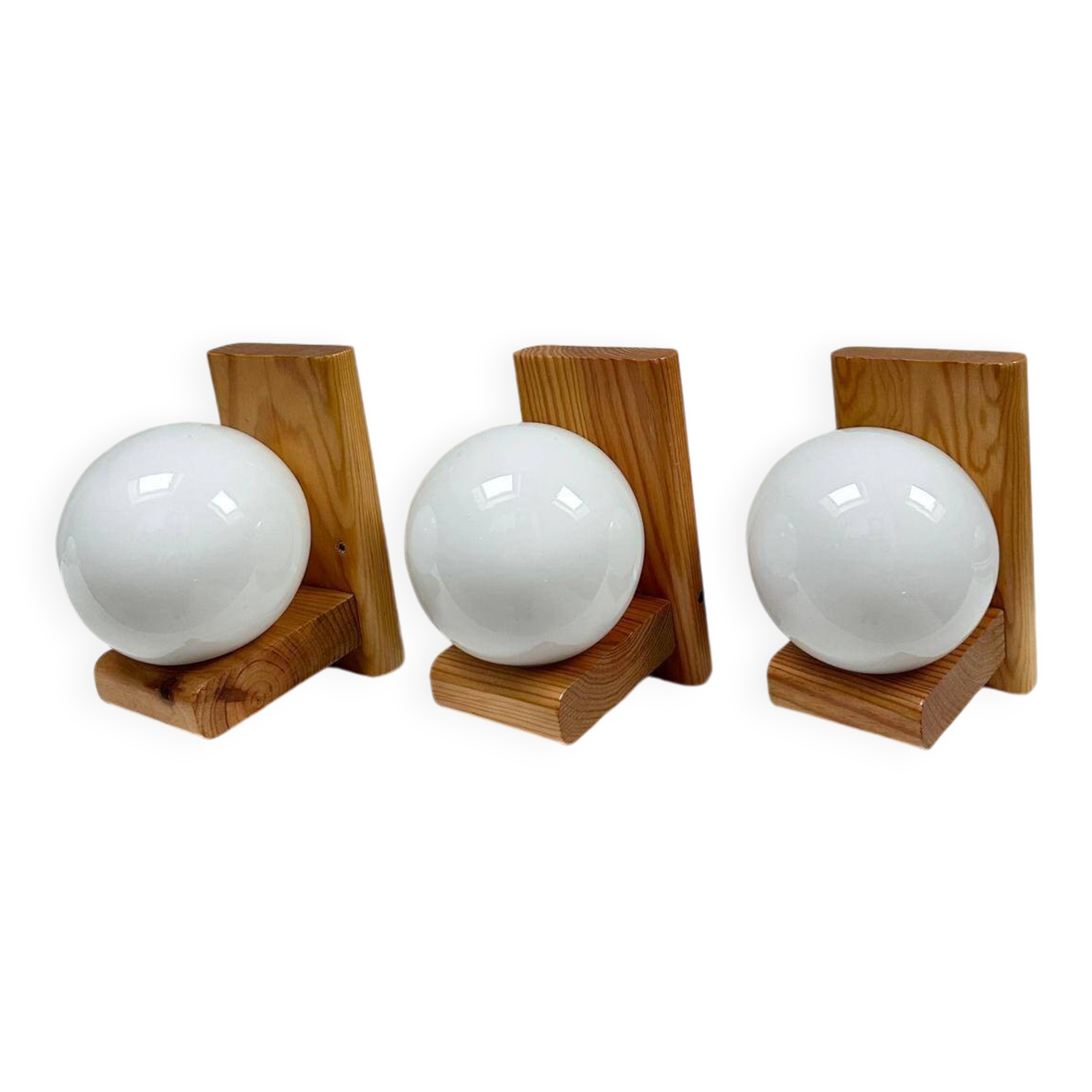 Trois appliques en pin des années 80