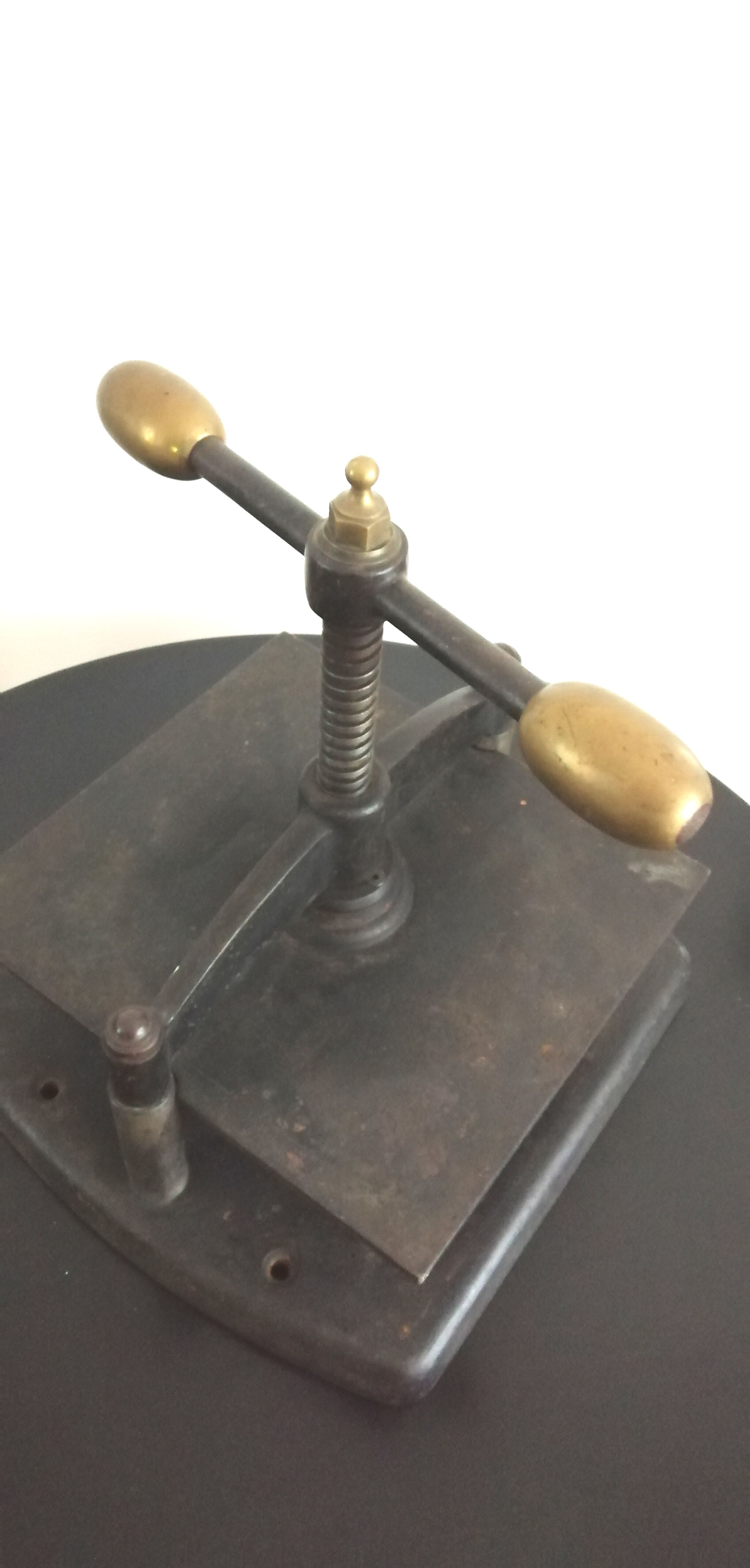 Old press for binding "Ravasse"