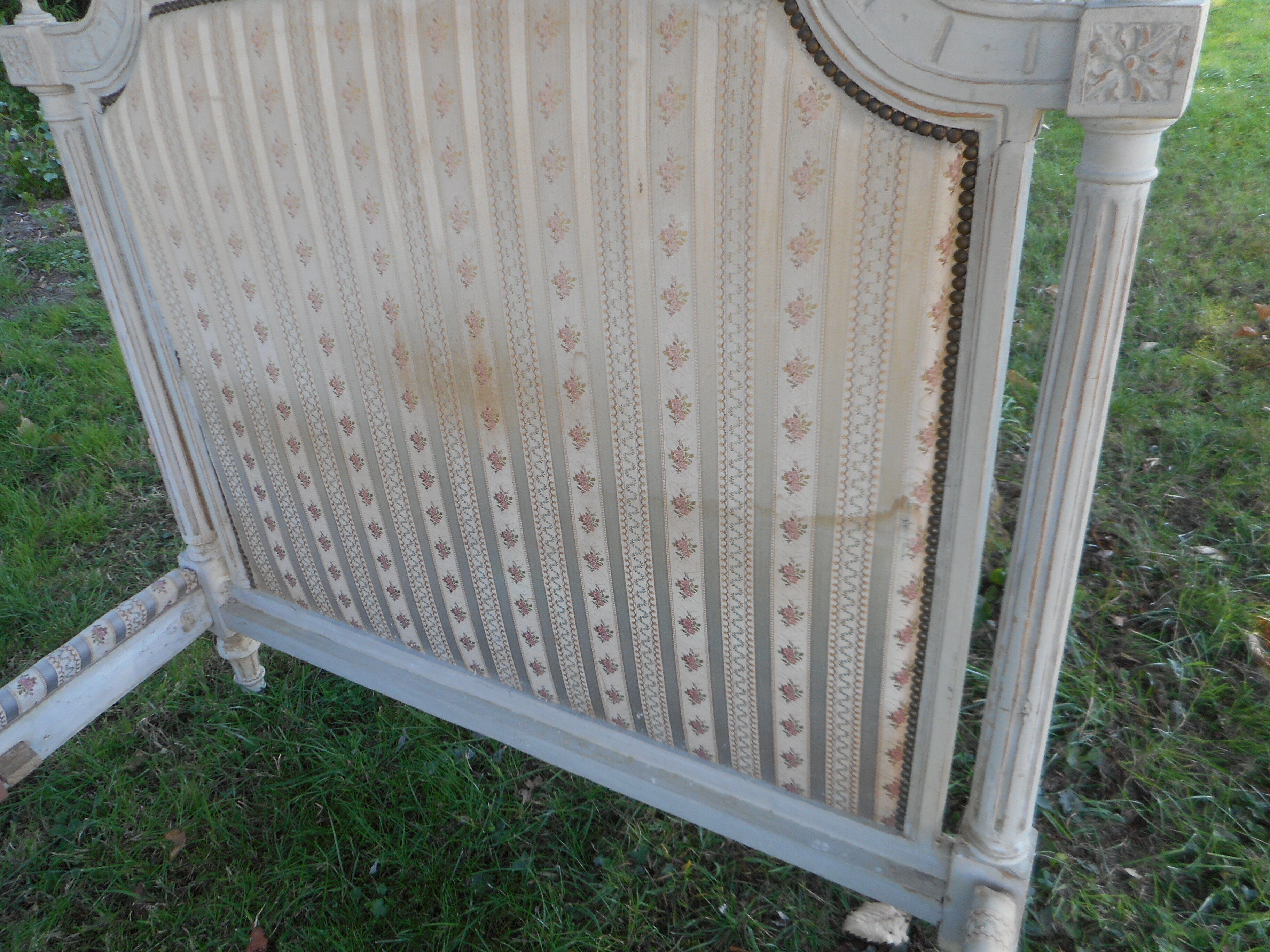 Former Louis XVI bed frame patina gray