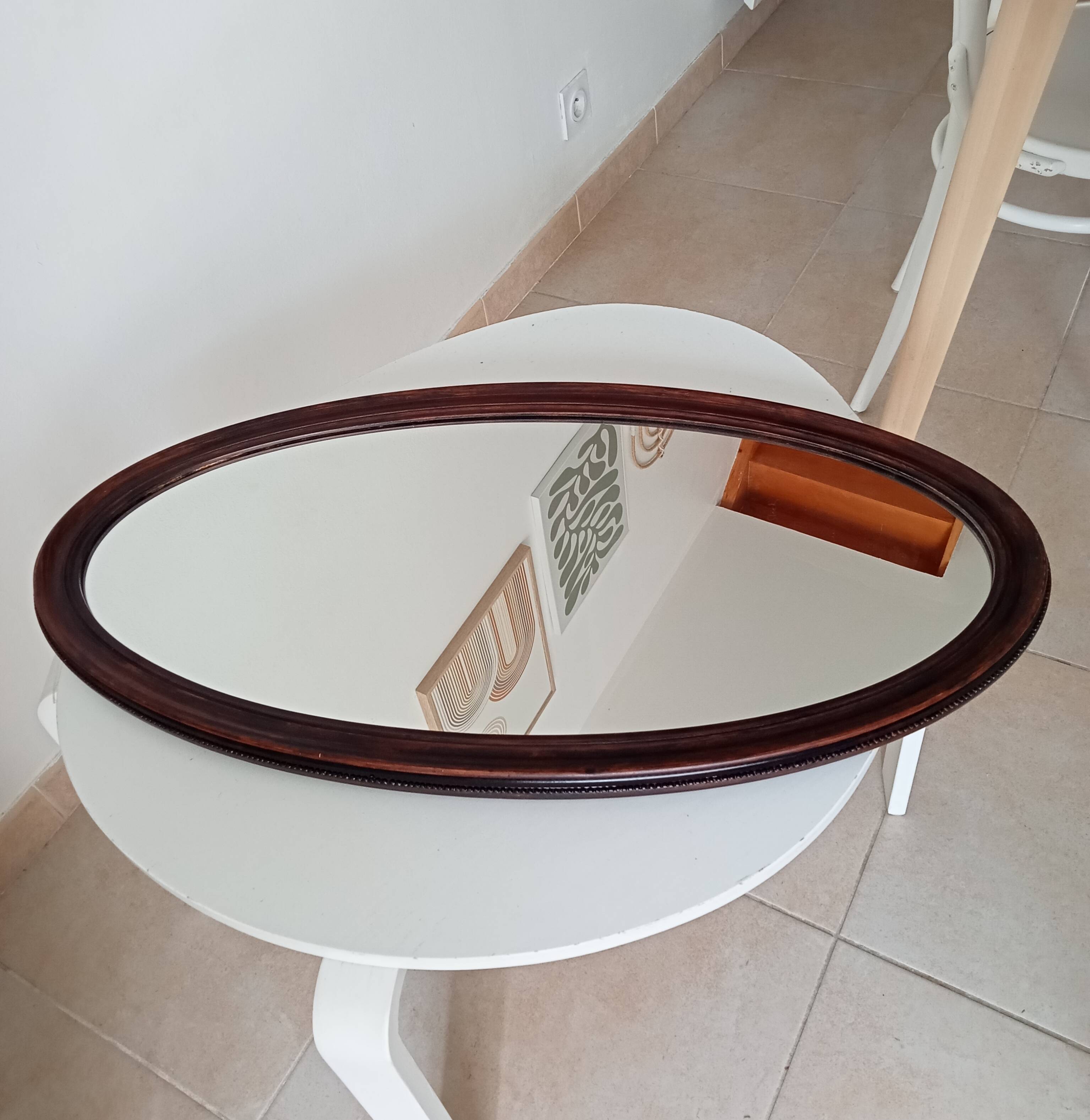 Oval antique mirror in solid wood from the 1960s.