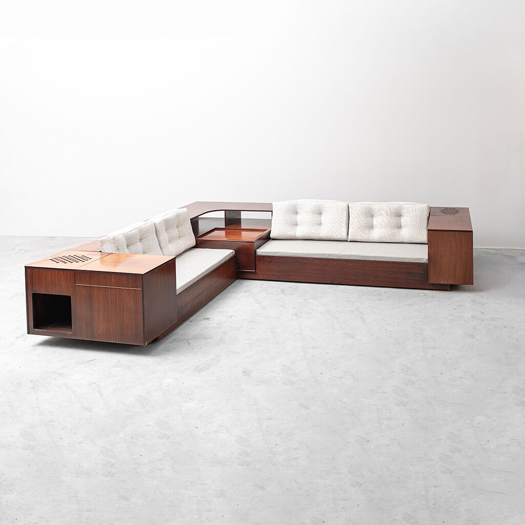 Canapé d'angle vintage avec compartiments de rangement et radio intégrée – design italien des années 1970