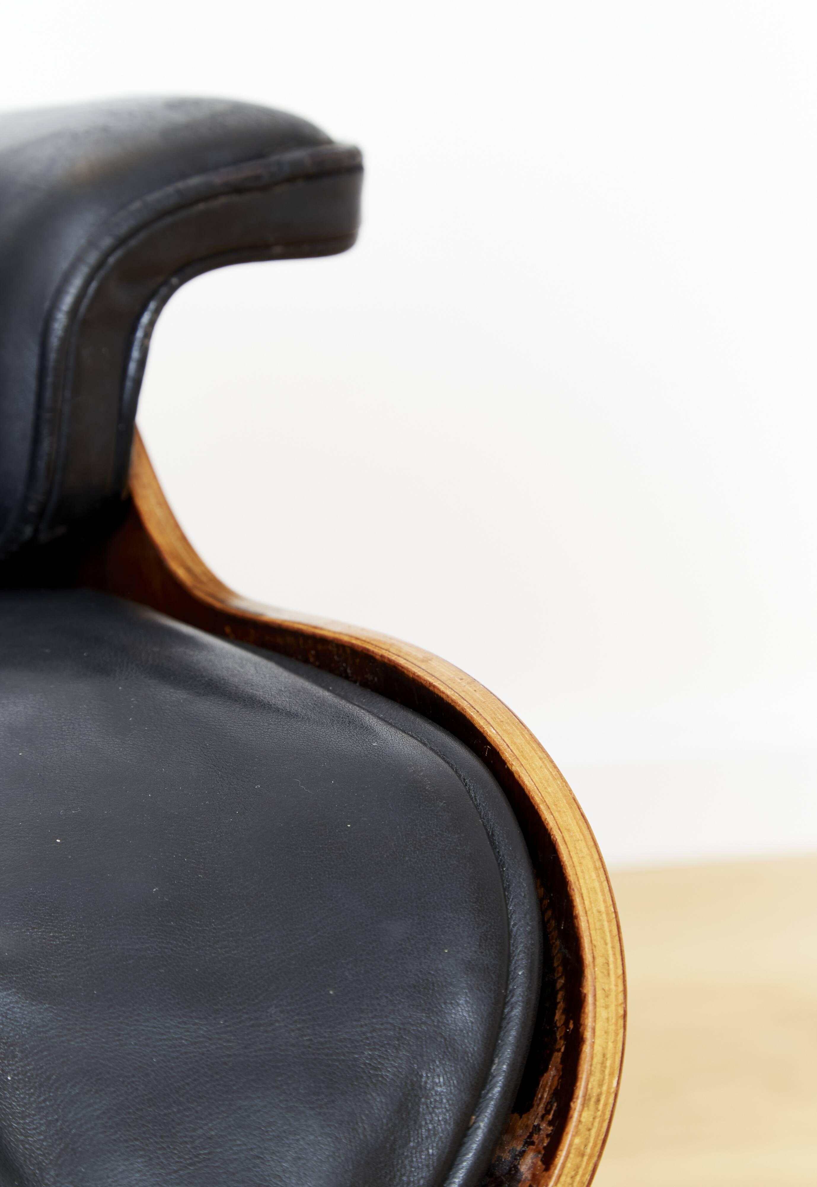Fauteuil et pouf Charles & Ray Eames pour Herman Miller