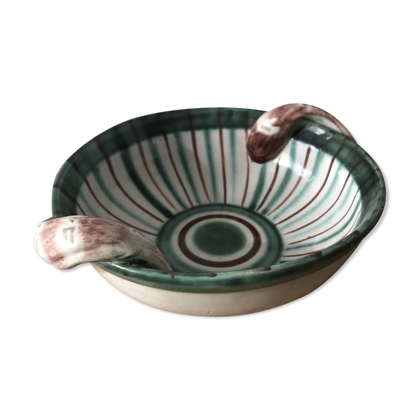 Enamelled earthenware cut