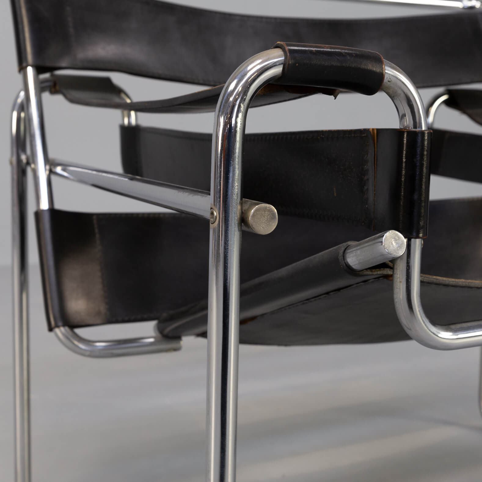 Marcel Breuer “wassily’ B3 chairs black leather for Gavina set/2