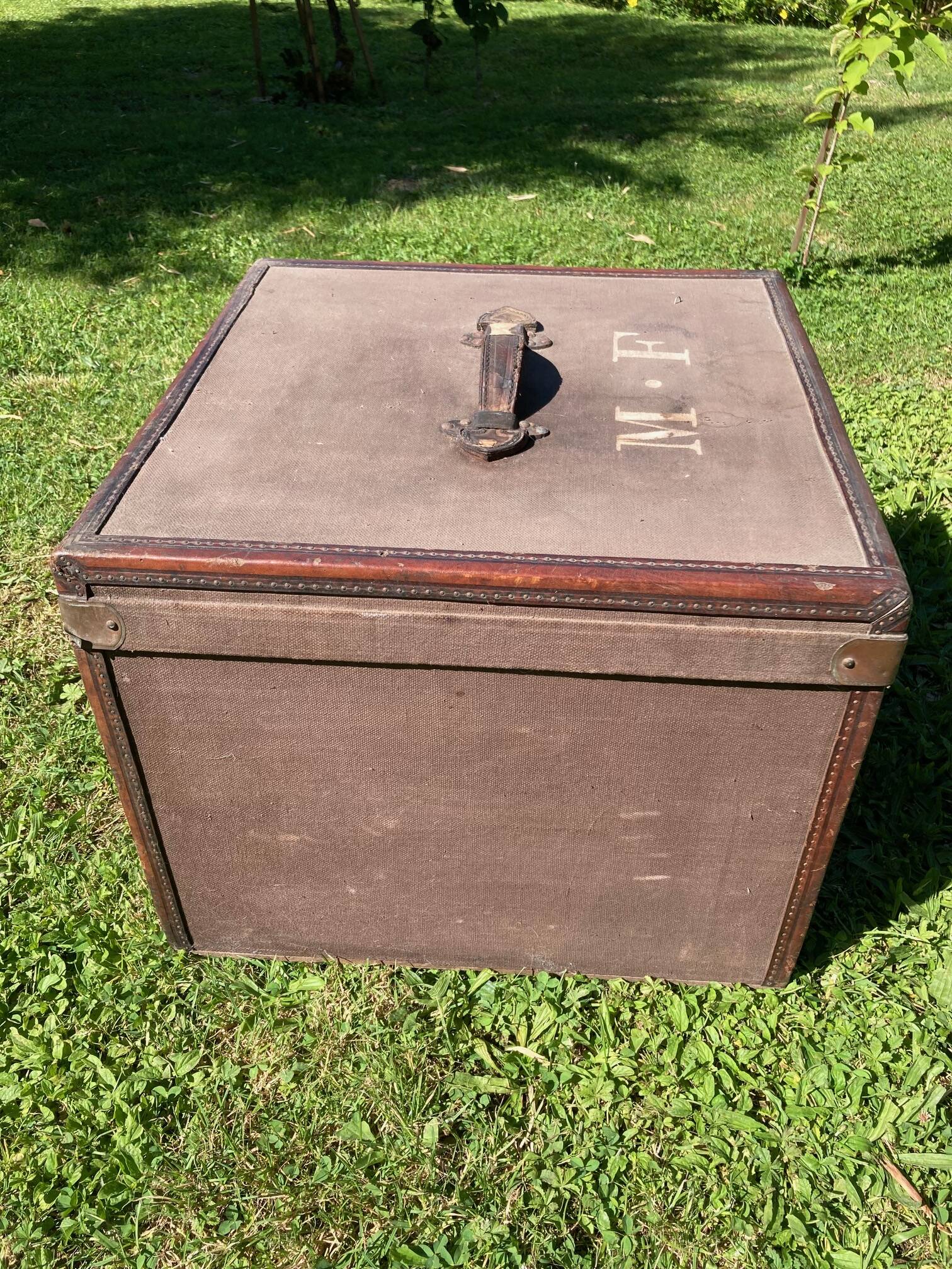 Ancienne malle de voyage, caisse de transport en bois et cuir 1900