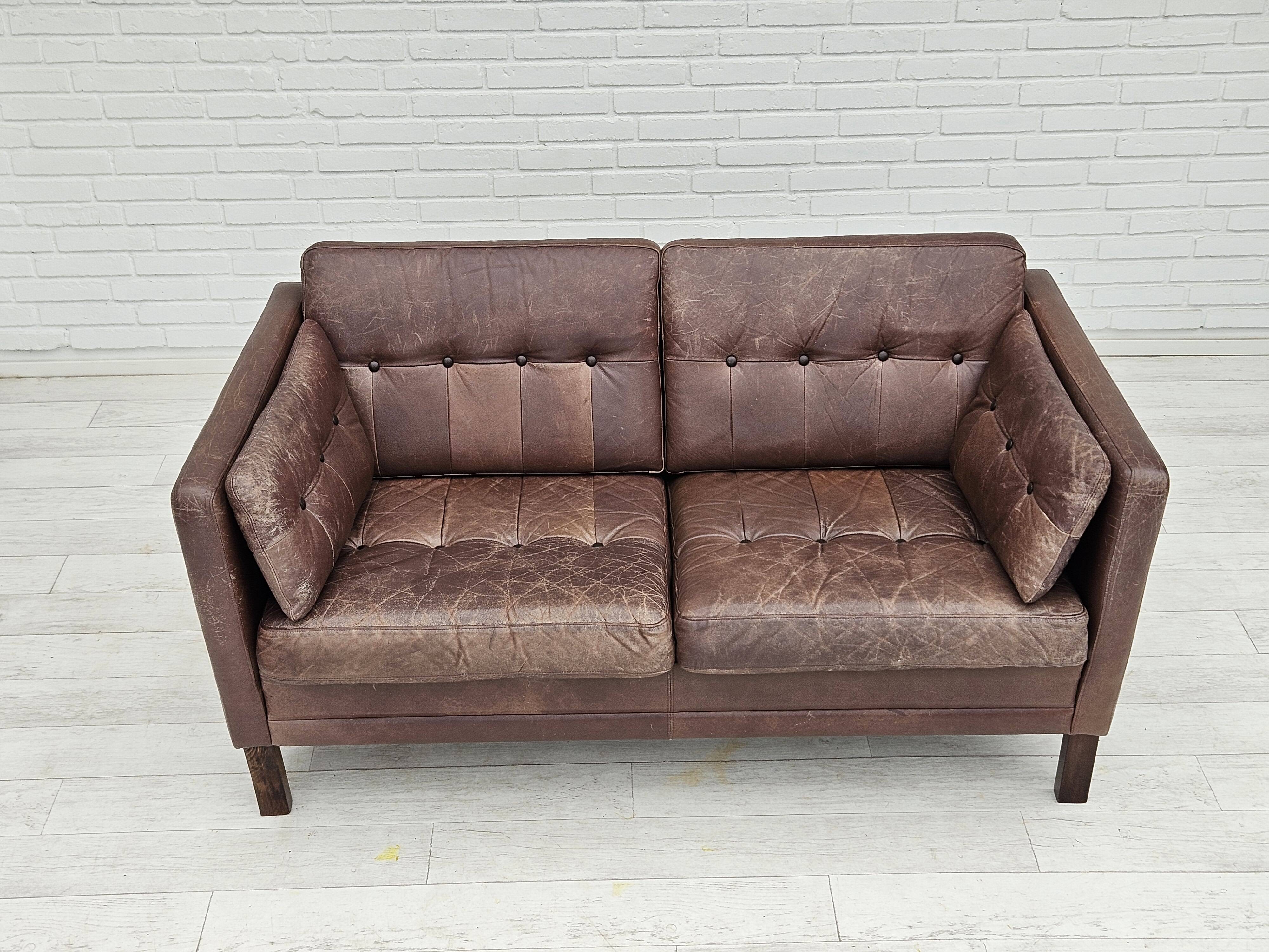 Années 1970, canapé classique danois 2 places, cuir marron d'origine.