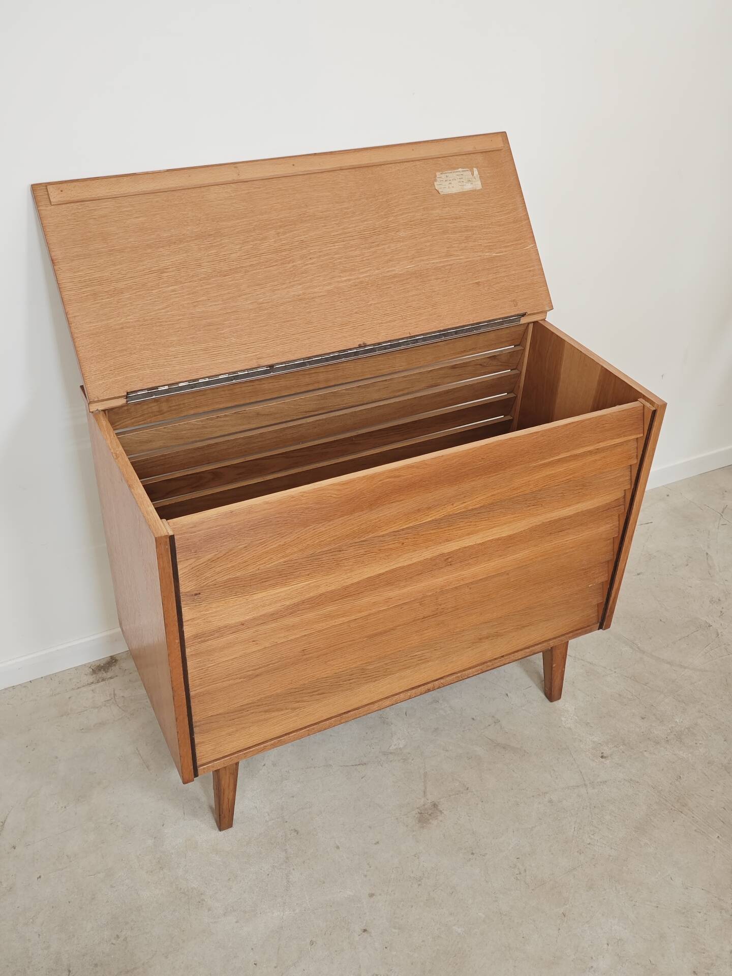 Coffre a linge ou coffre a jouet Tchèque par DREVOZPRACUJICI 1960
