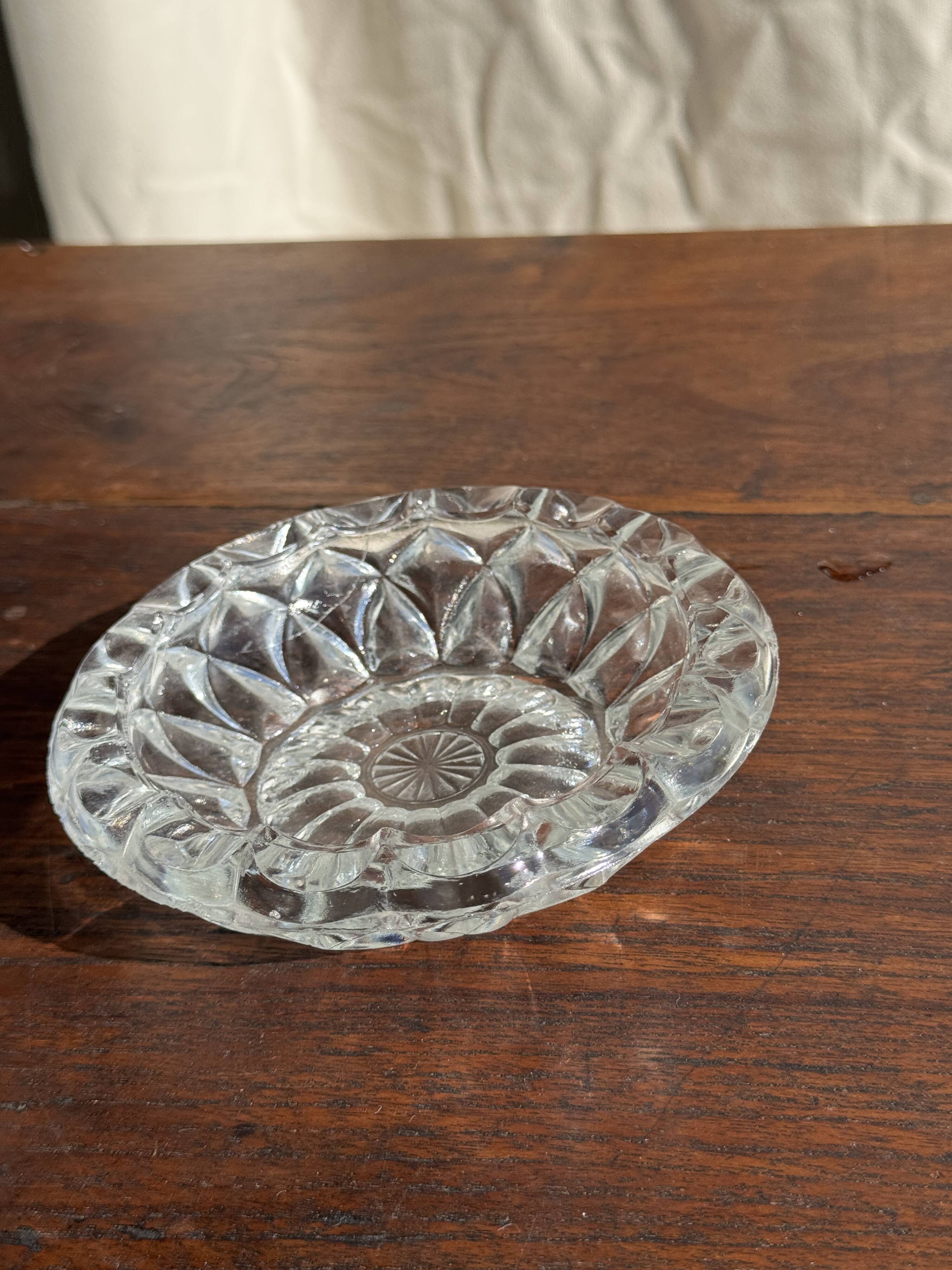 Cendrier en verre classique rosace D13