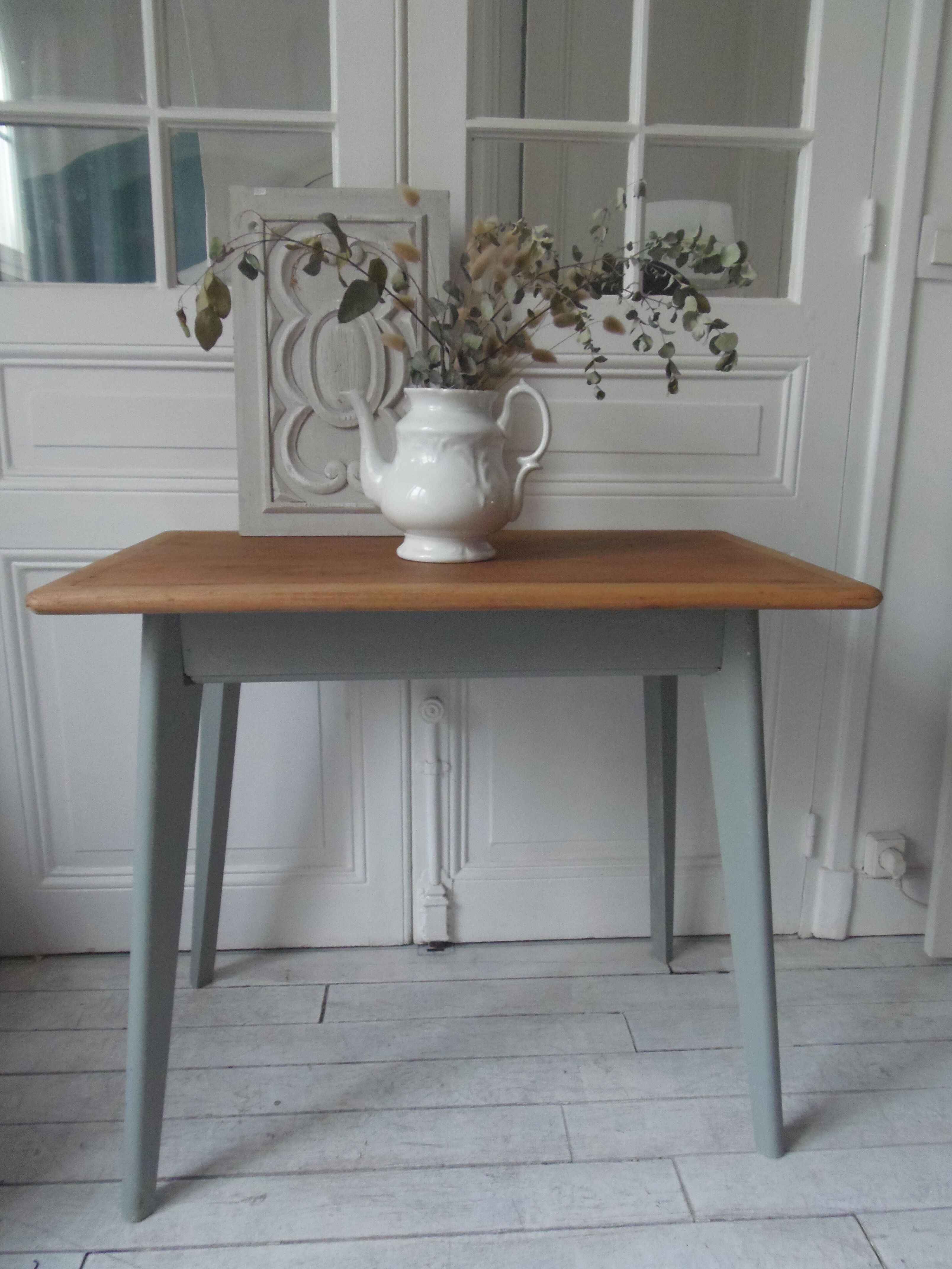 Vintage dessert green of grey , wooden tray