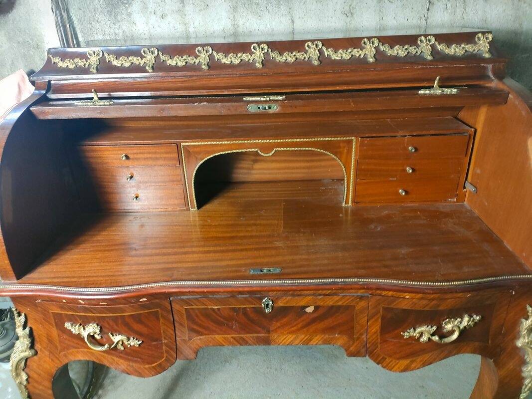 Louis XV cylinder desk with marquetry and bronze.