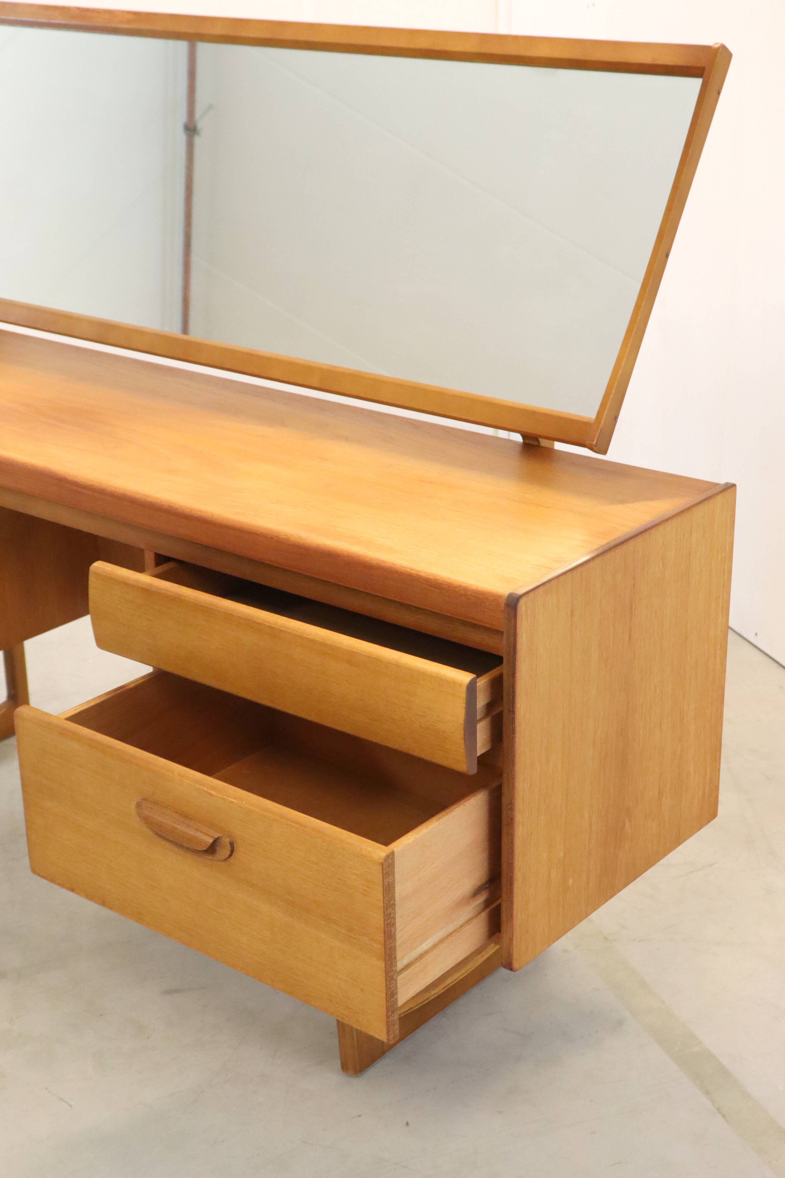 Dressing table William Lawrence of Nothingham 'London' vintage mid century