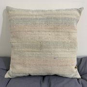 Coussin artisanal en toile ancienne style Kilim