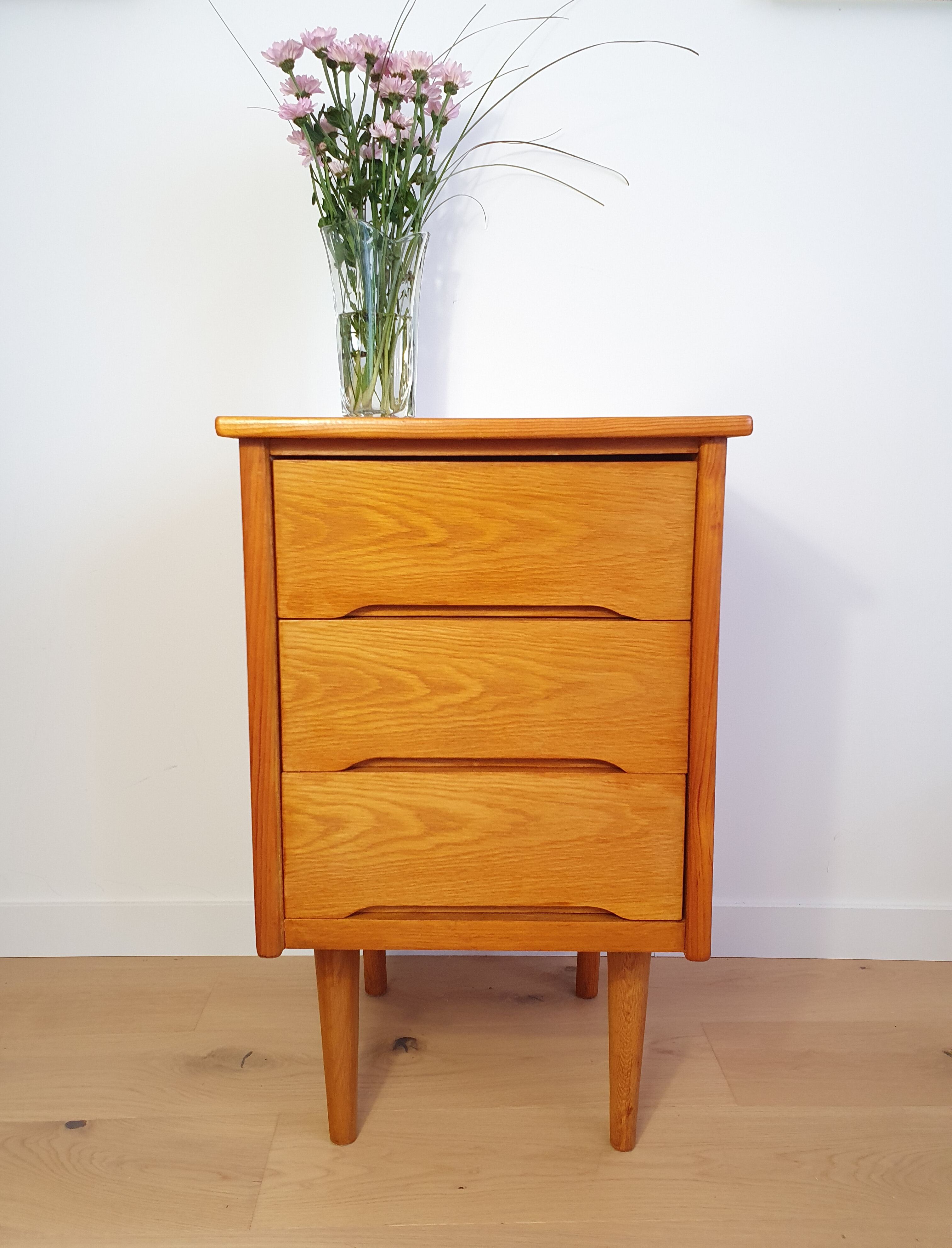 Vintage chest of drawers