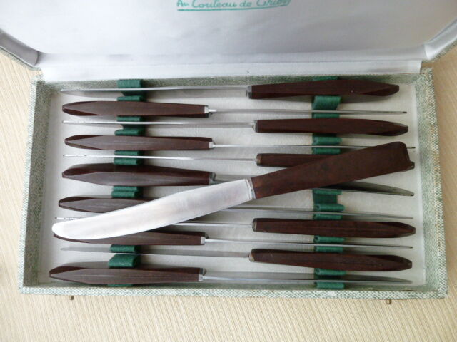 Box of 12 table knives in stainless steel and bakelite EC 144