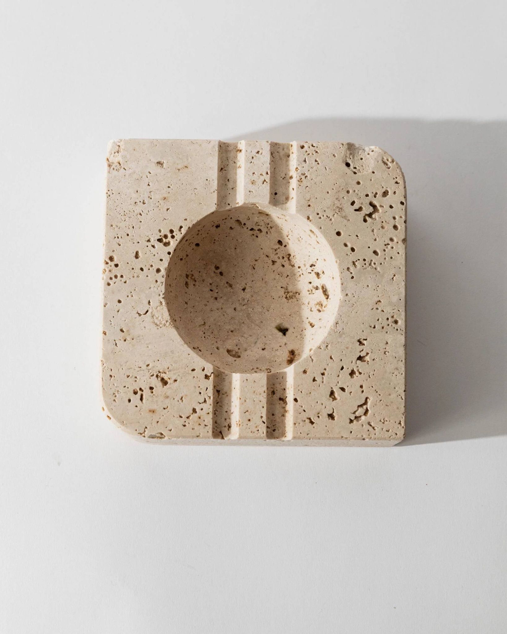 Vintage alabaster ashtray from the 1960s, beige stone, mid-century design, San Gimignano, Italy.