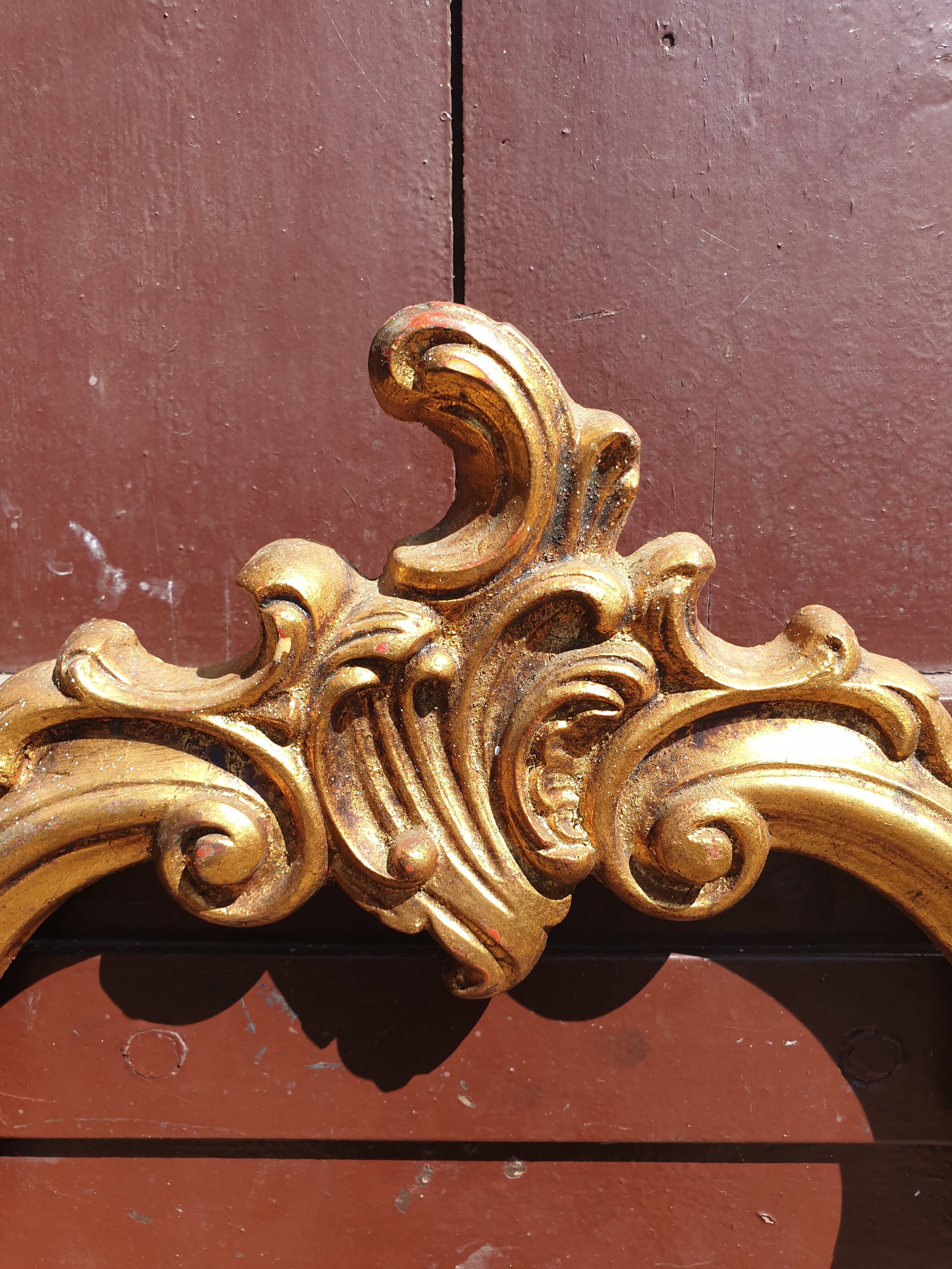 Baroque frame in carved gilded wood