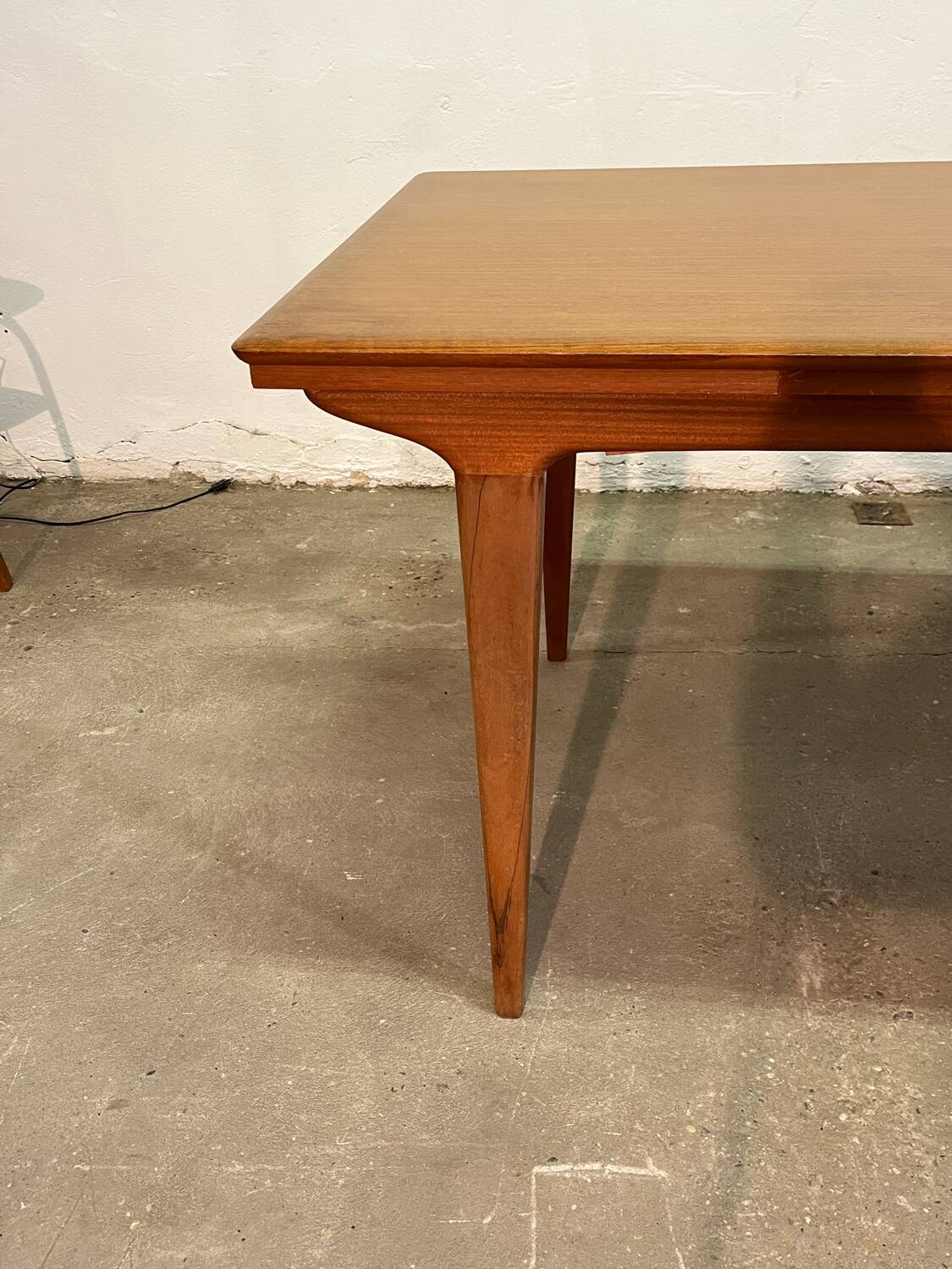 Scandinavian style extendable table