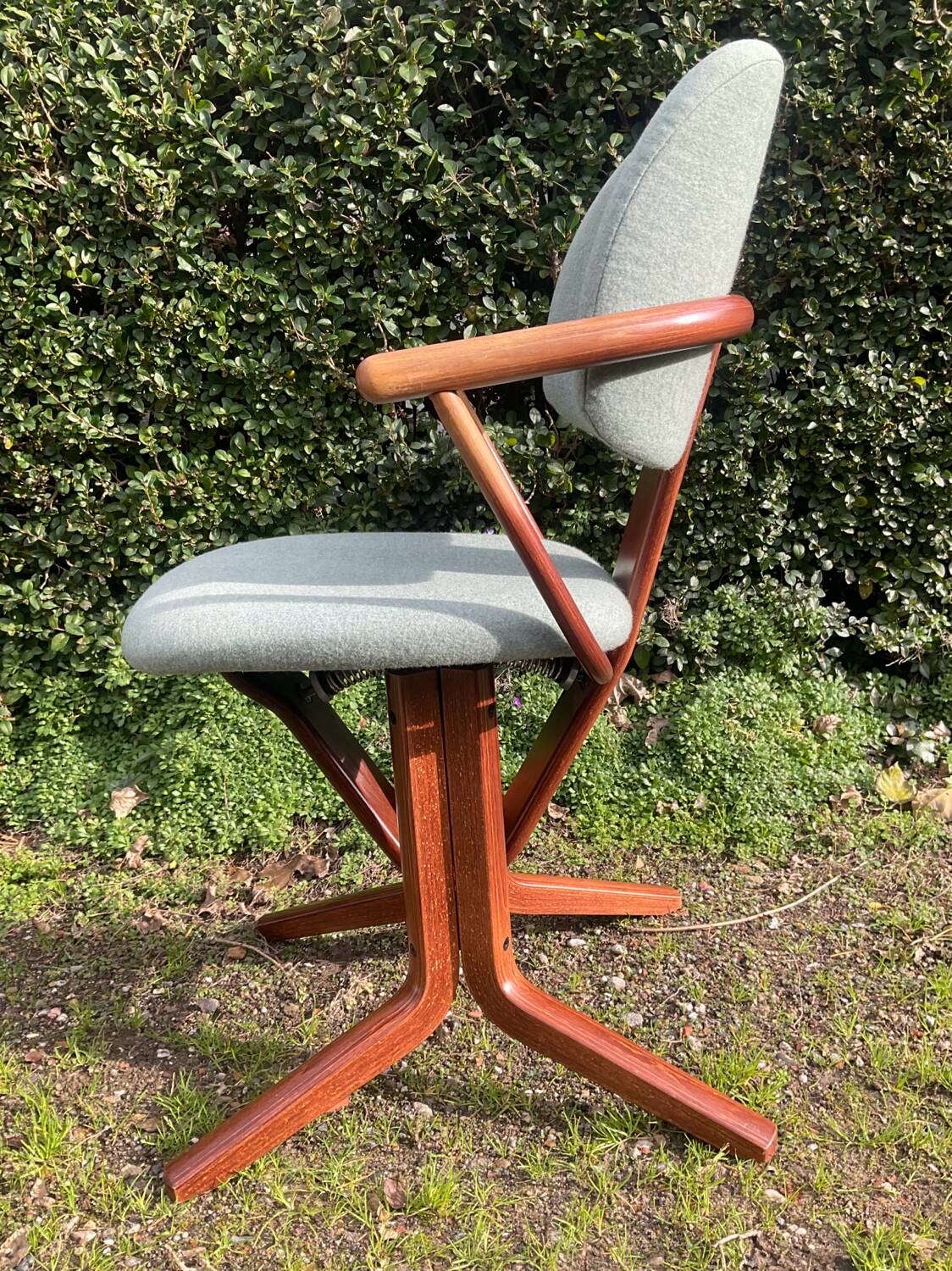 MOIZI Ergonomic Office Chair