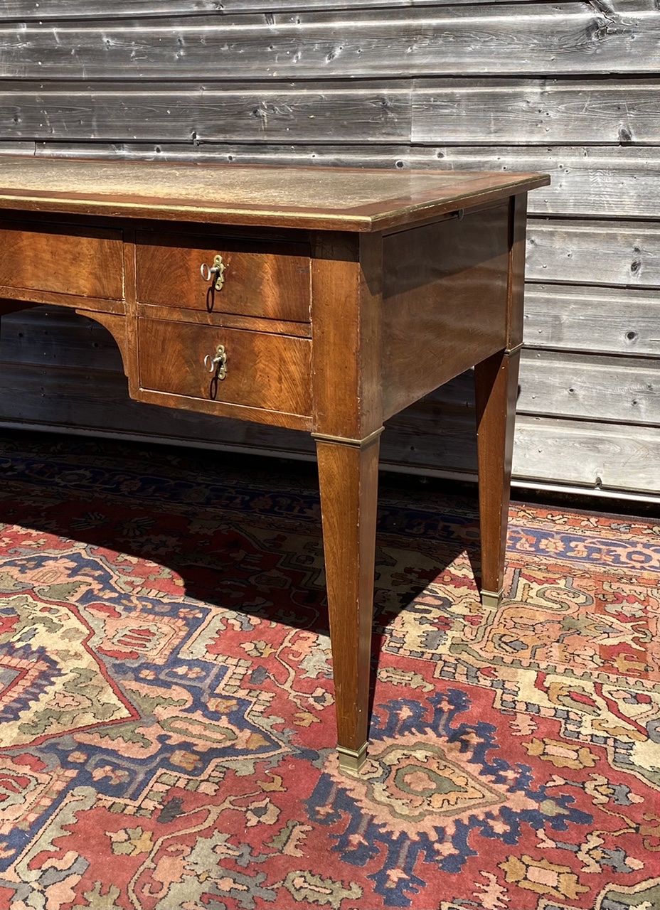 Bureau plat en acajou de style Louis XVI XIX eme siècle