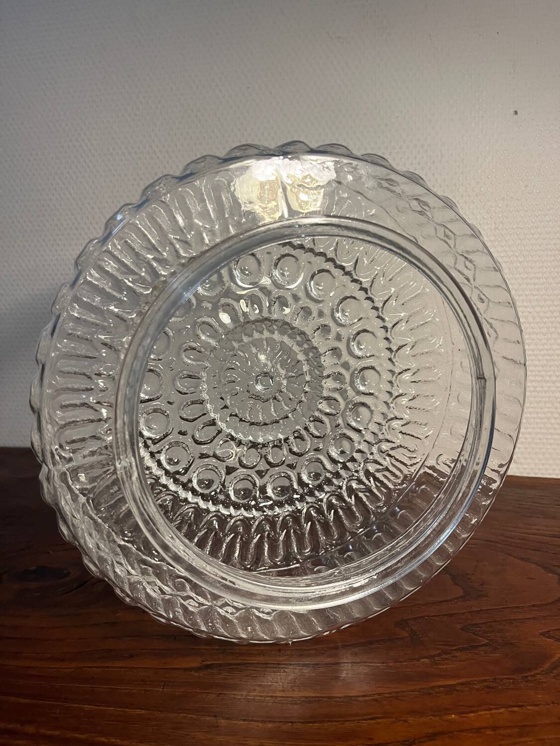 Ceiling light in bubbled chiseled glass with porcelain socket