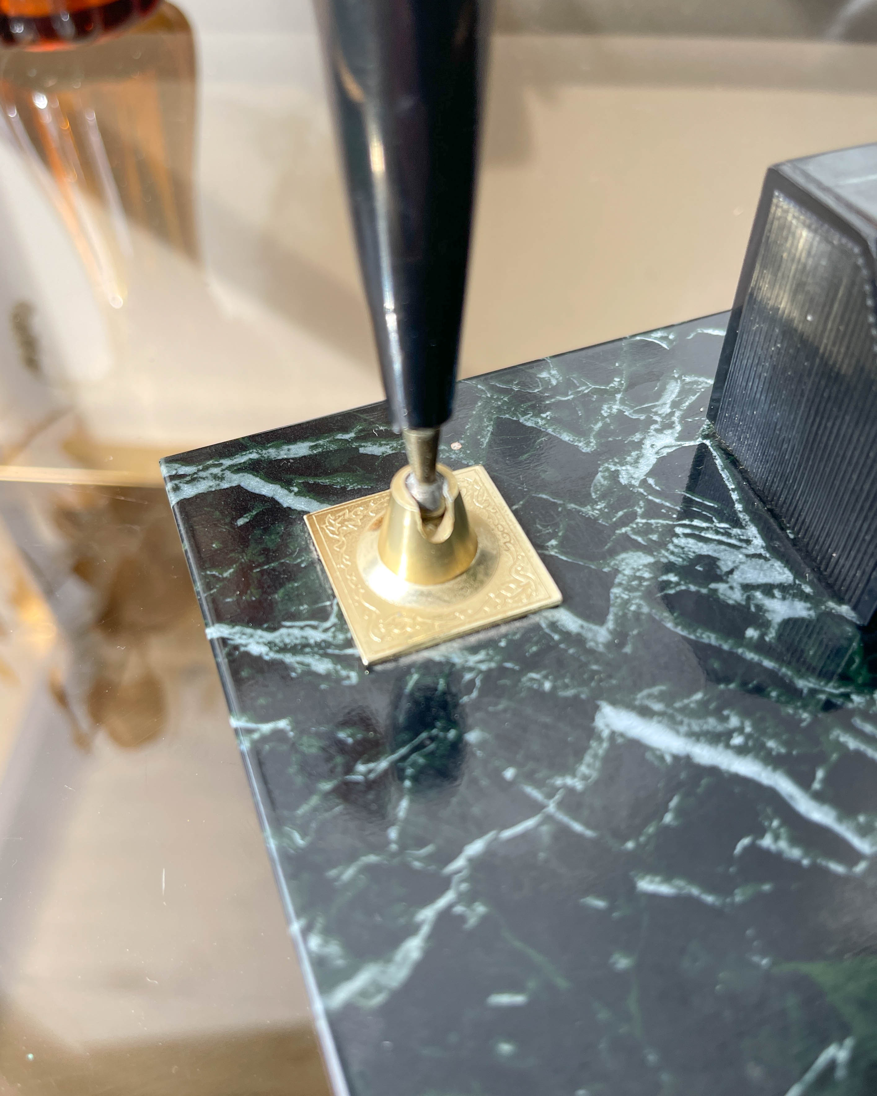 Perpetual calendar with vintage pen holder black gold marble effect