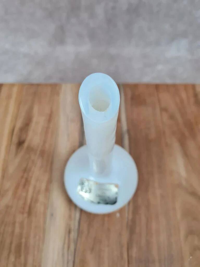 Single flower vase in opaline crystal – milky white 🌼🤍