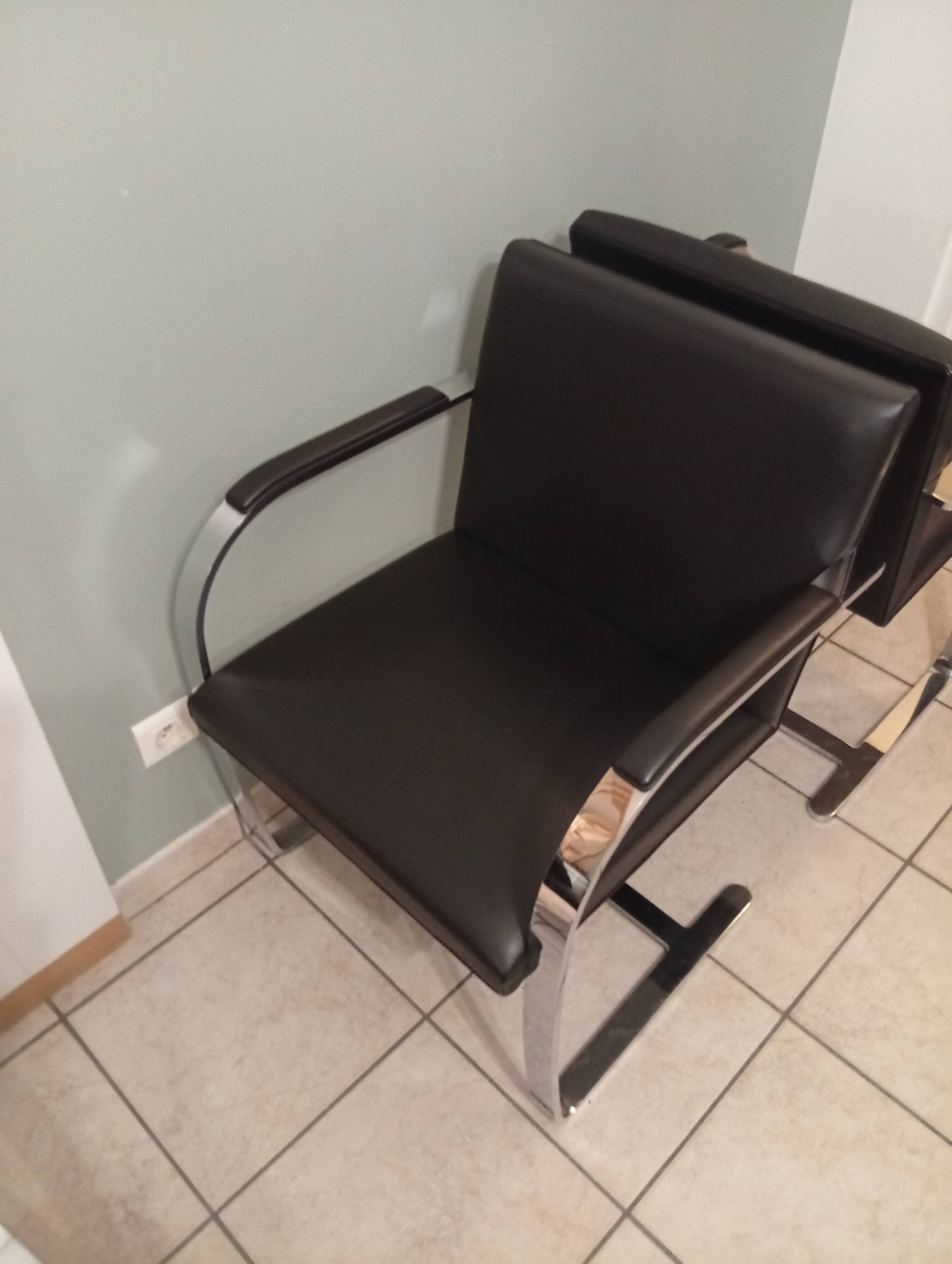 Set of 4 BRNO chairs, Mies Van Der Rohe, Knoll lot