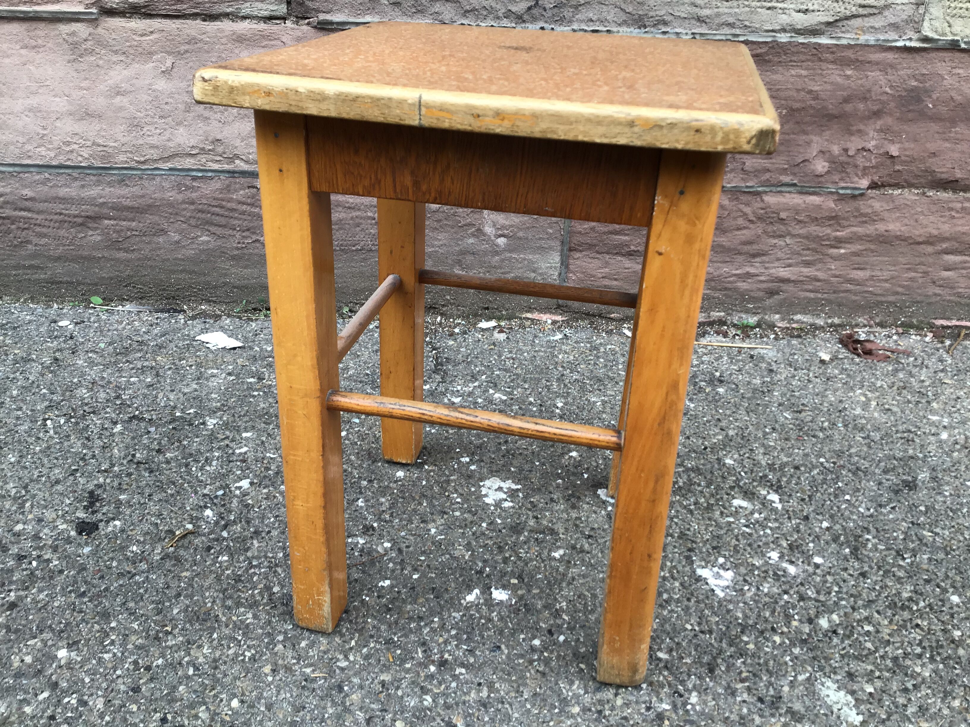 Tabouret de ferme en bois rustique vintage