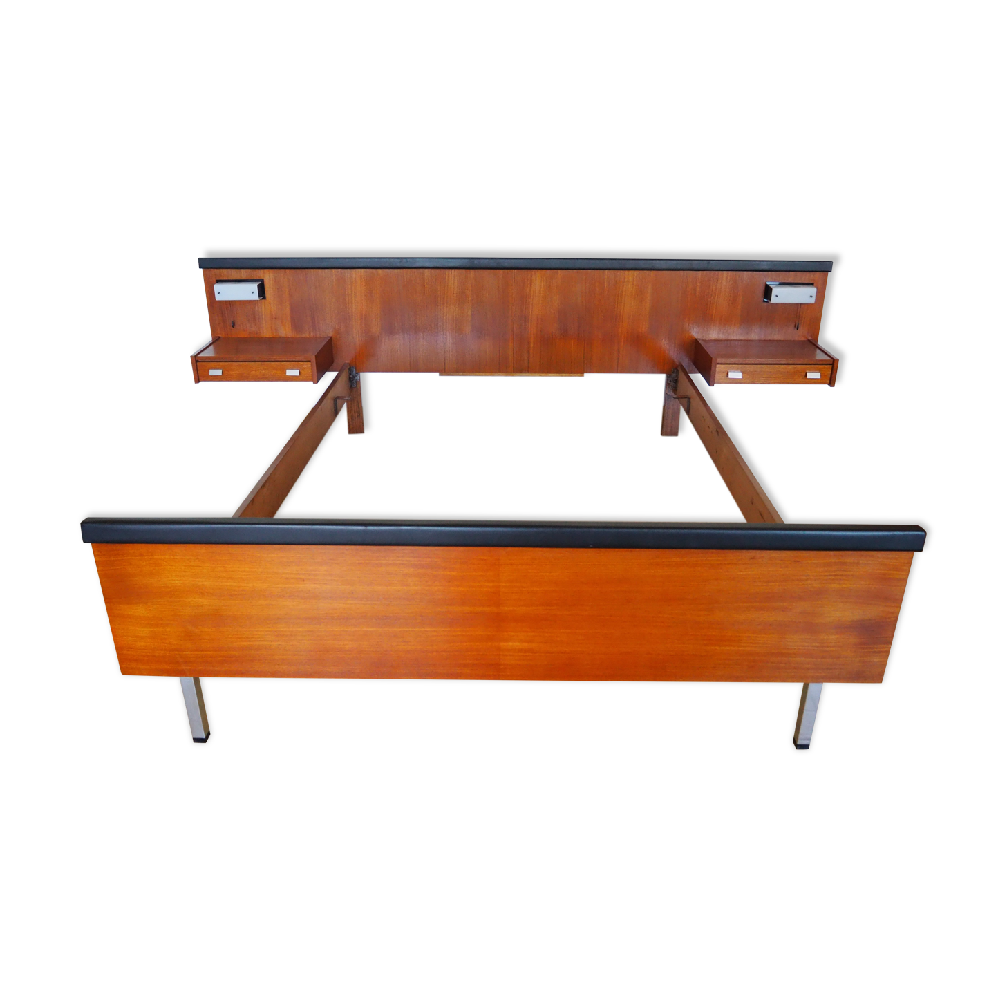 Scandinavian style bed in 140 with two integrated nightstands and two night lights