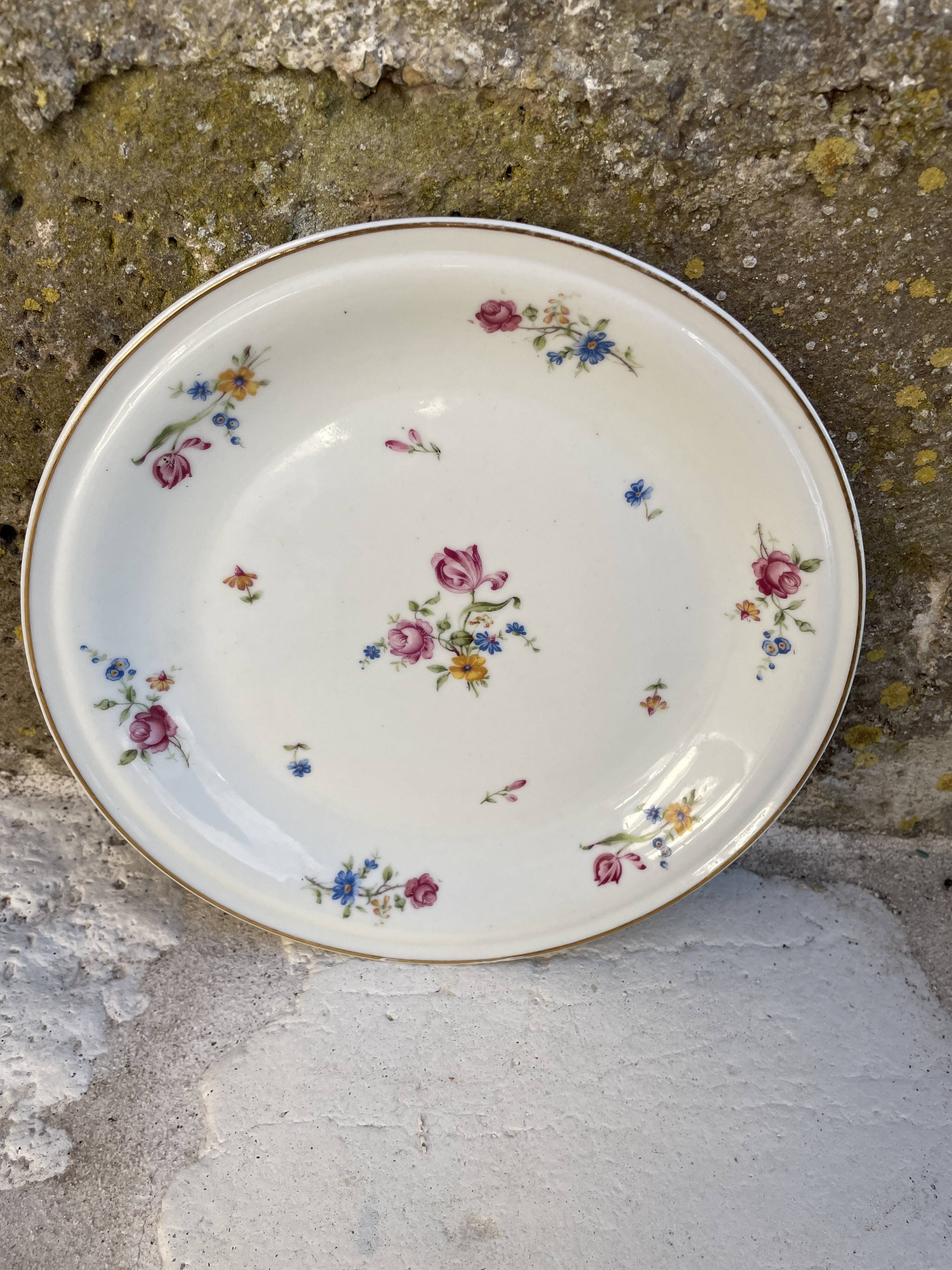 Flat porcelain plates France