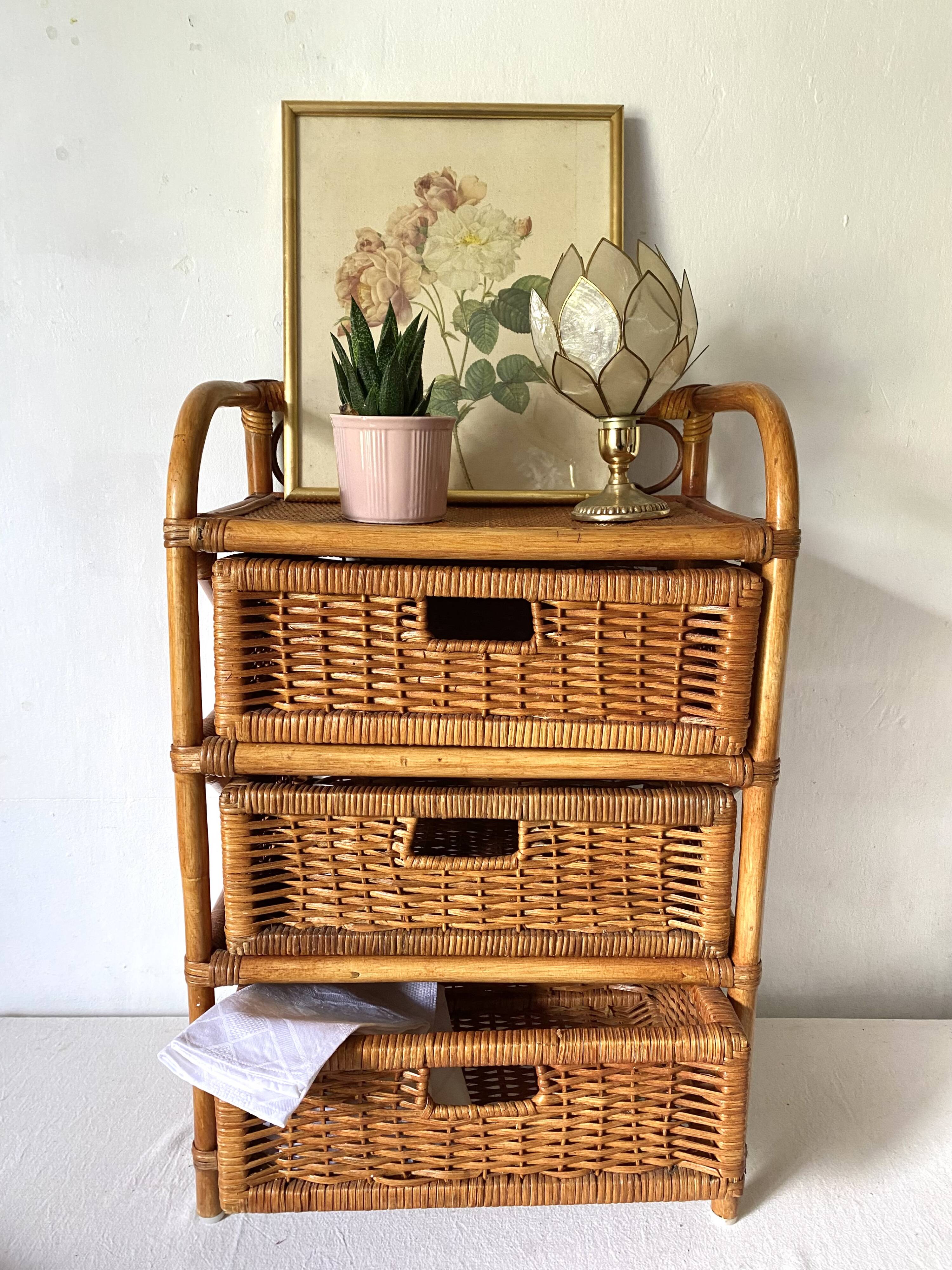 Commode en rotin , chiffonnier 3 tiroirs