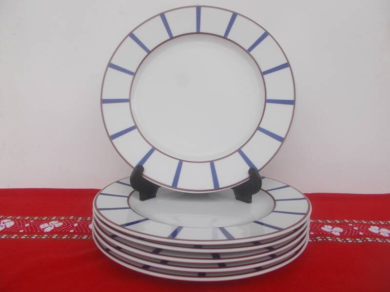 6 Basque blue and red porcelain flat plates