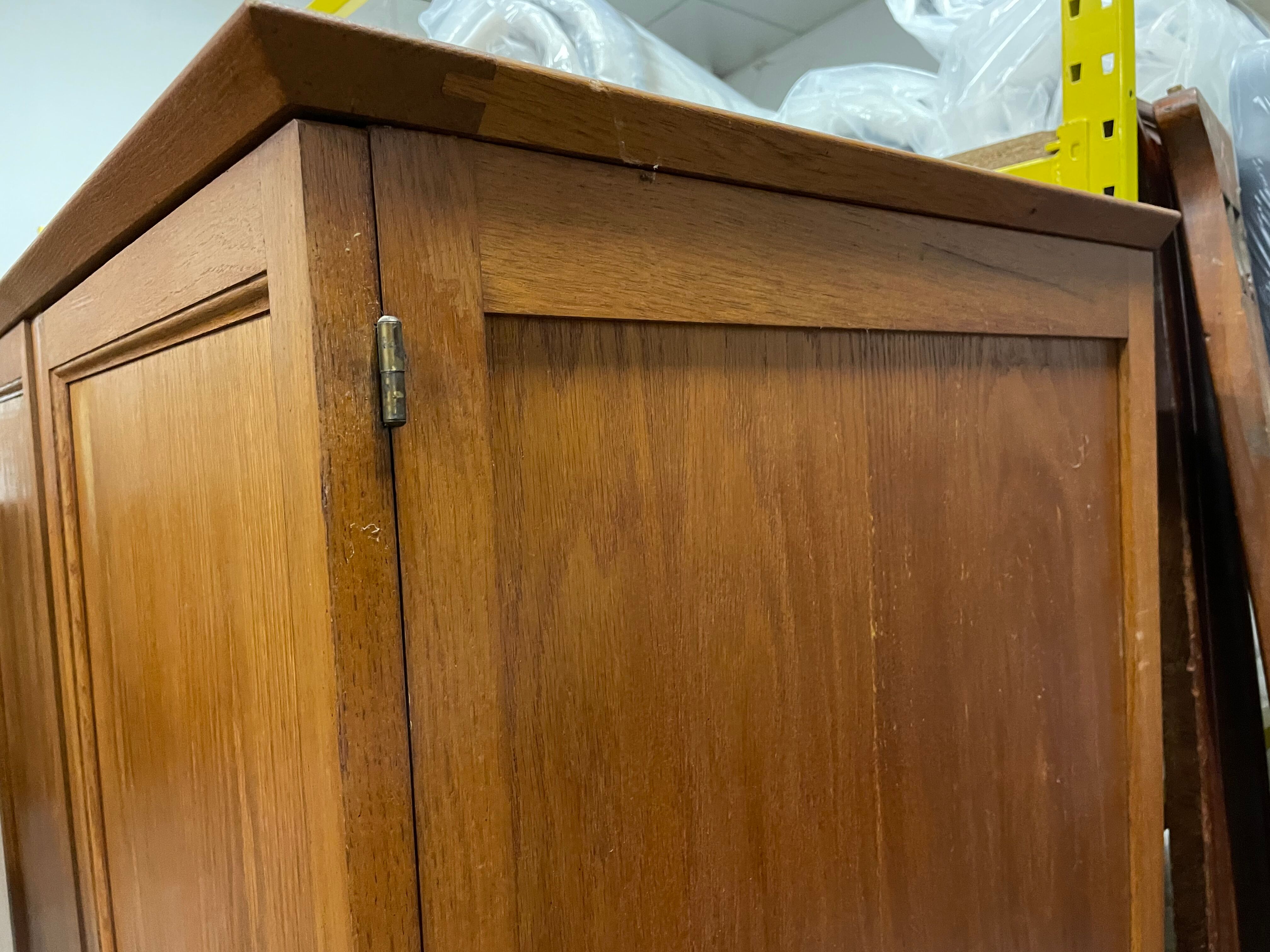 Wardrobe vintage compass feet