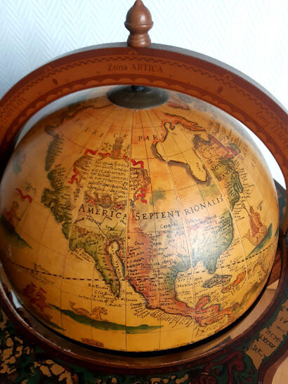 Vintage world map bar