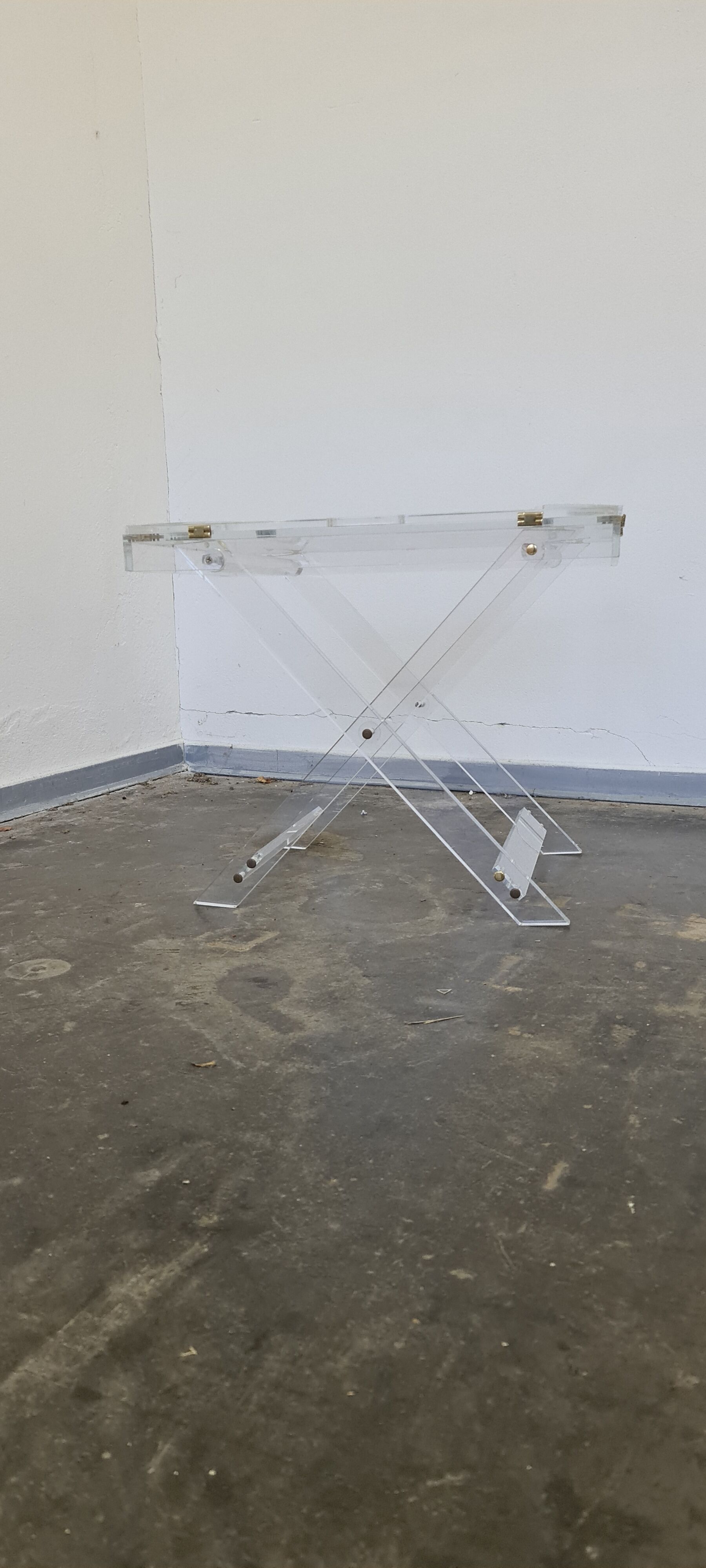 Table d’appoint en plexiglas vintage