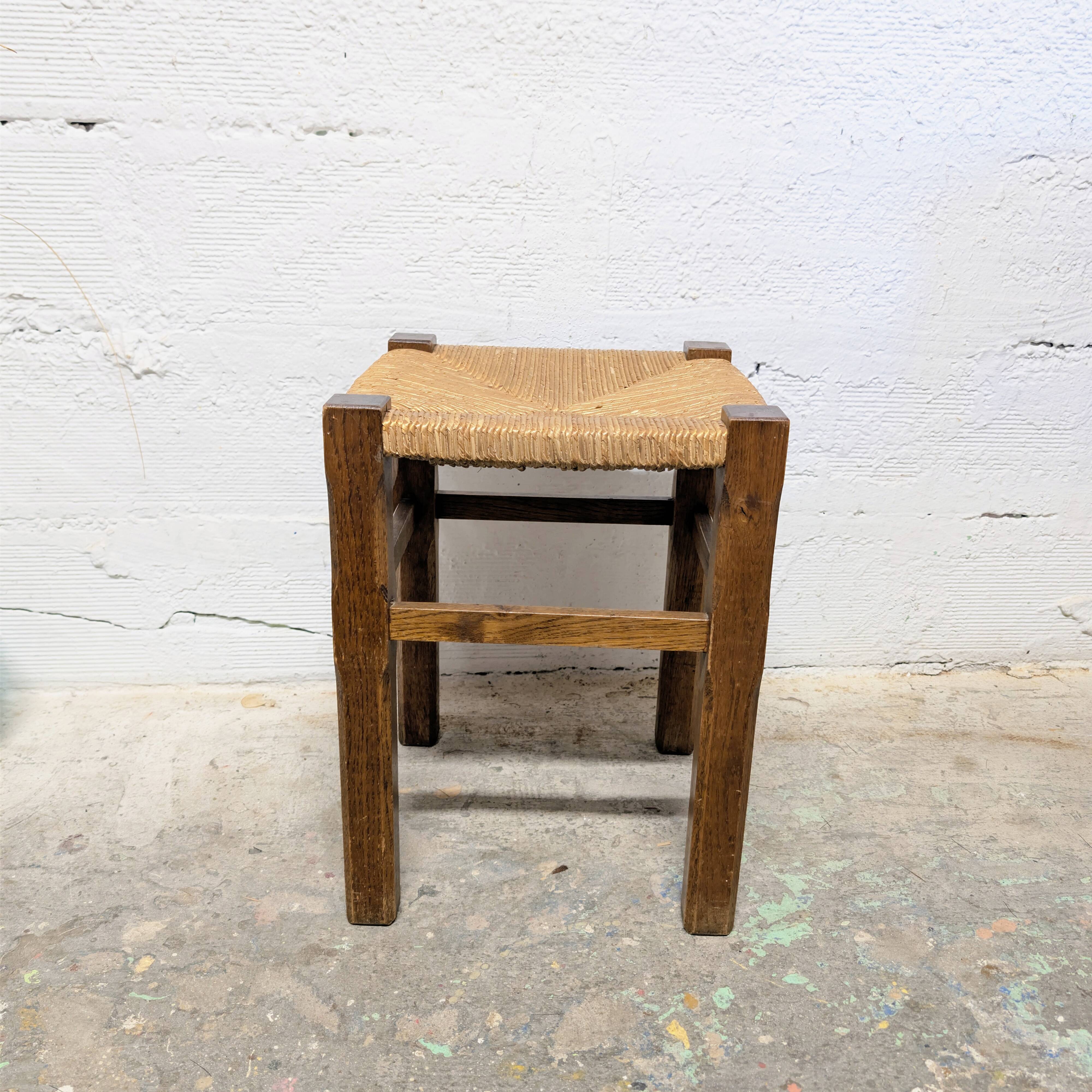 Square stool in wood and straw