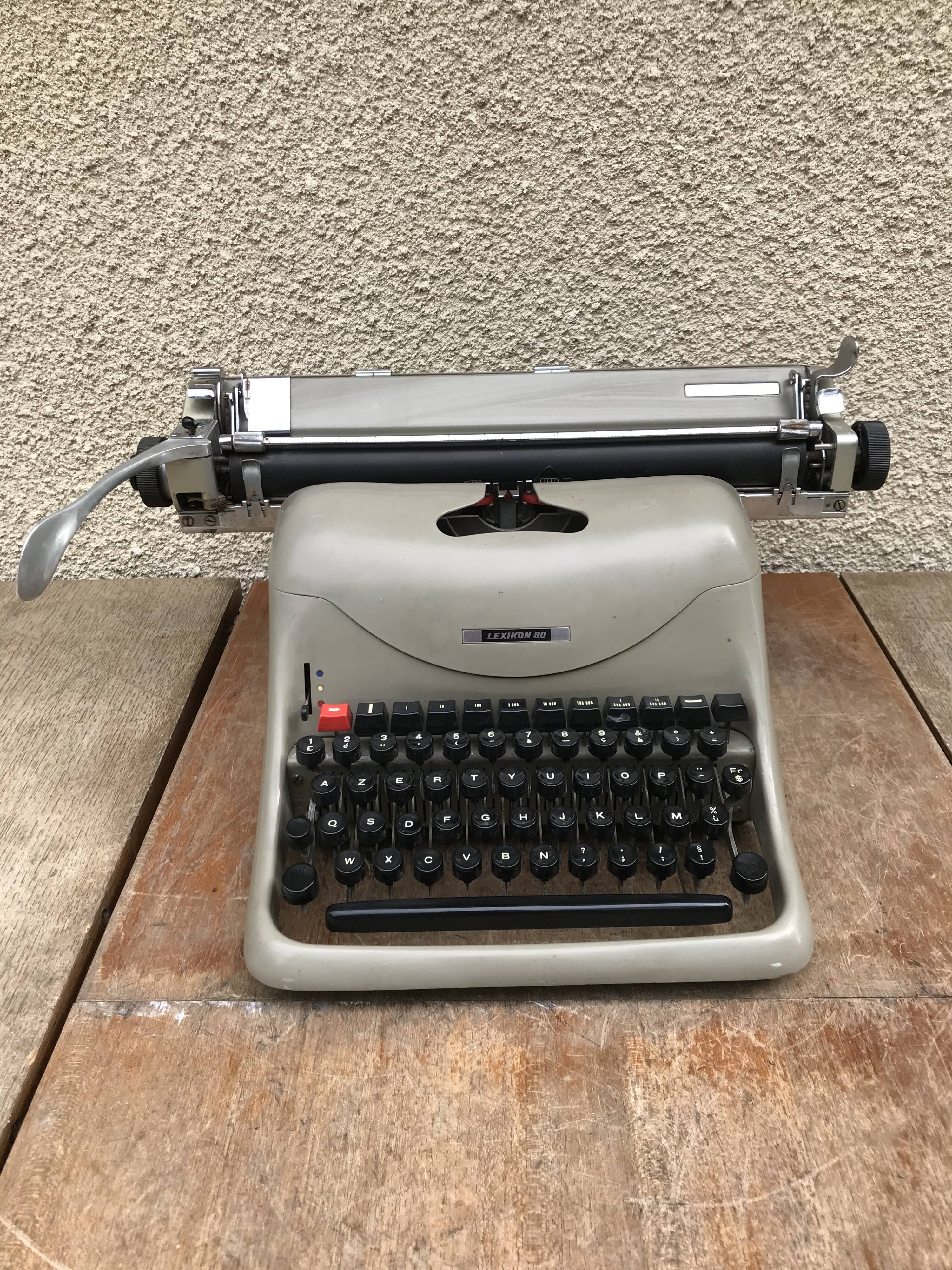 Machine à ecrire Olivetti Lexikon 80 métal gris avec housse vintage