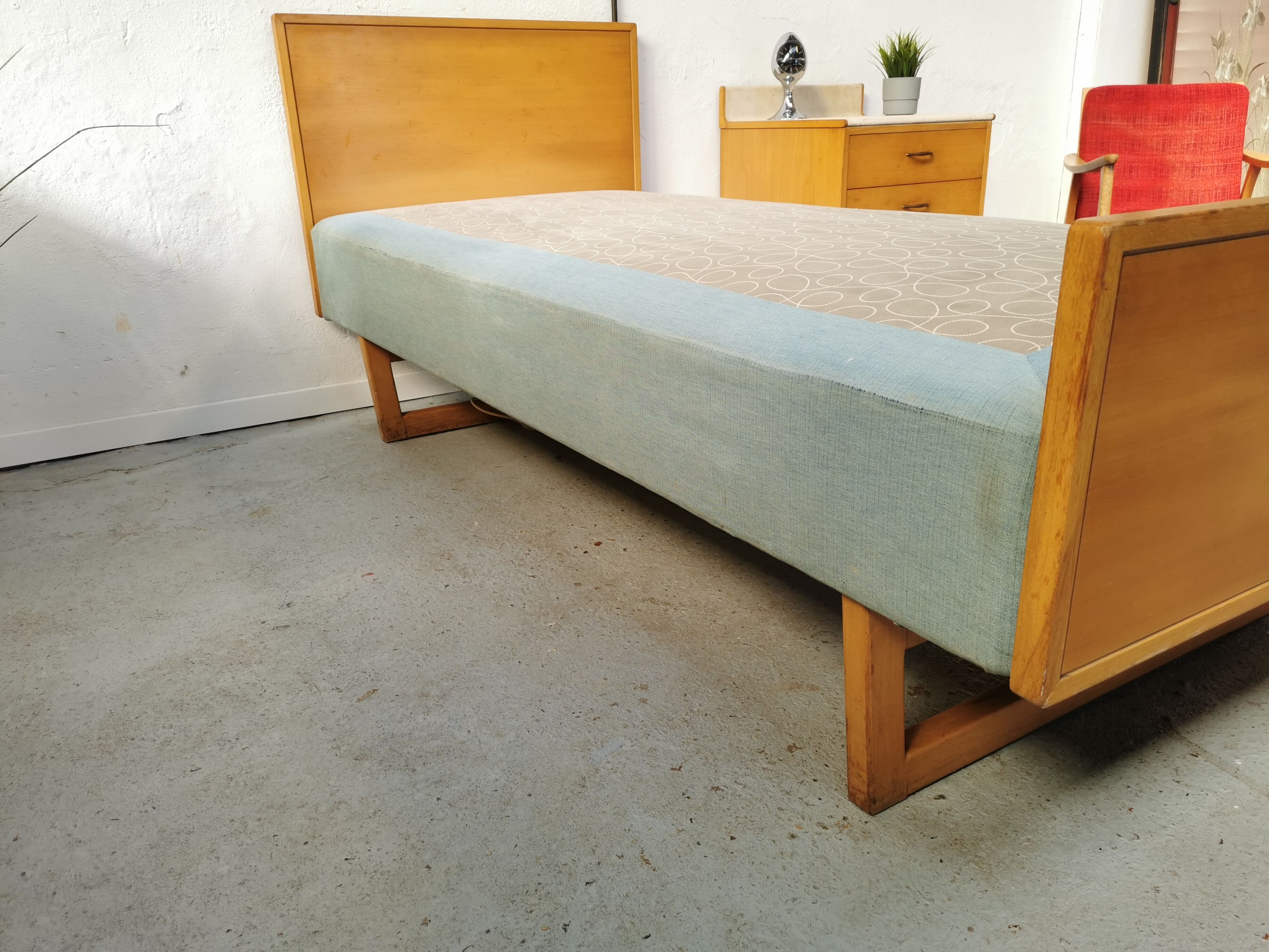 Vintage Scandinavian bed and lamp signed NK 1959