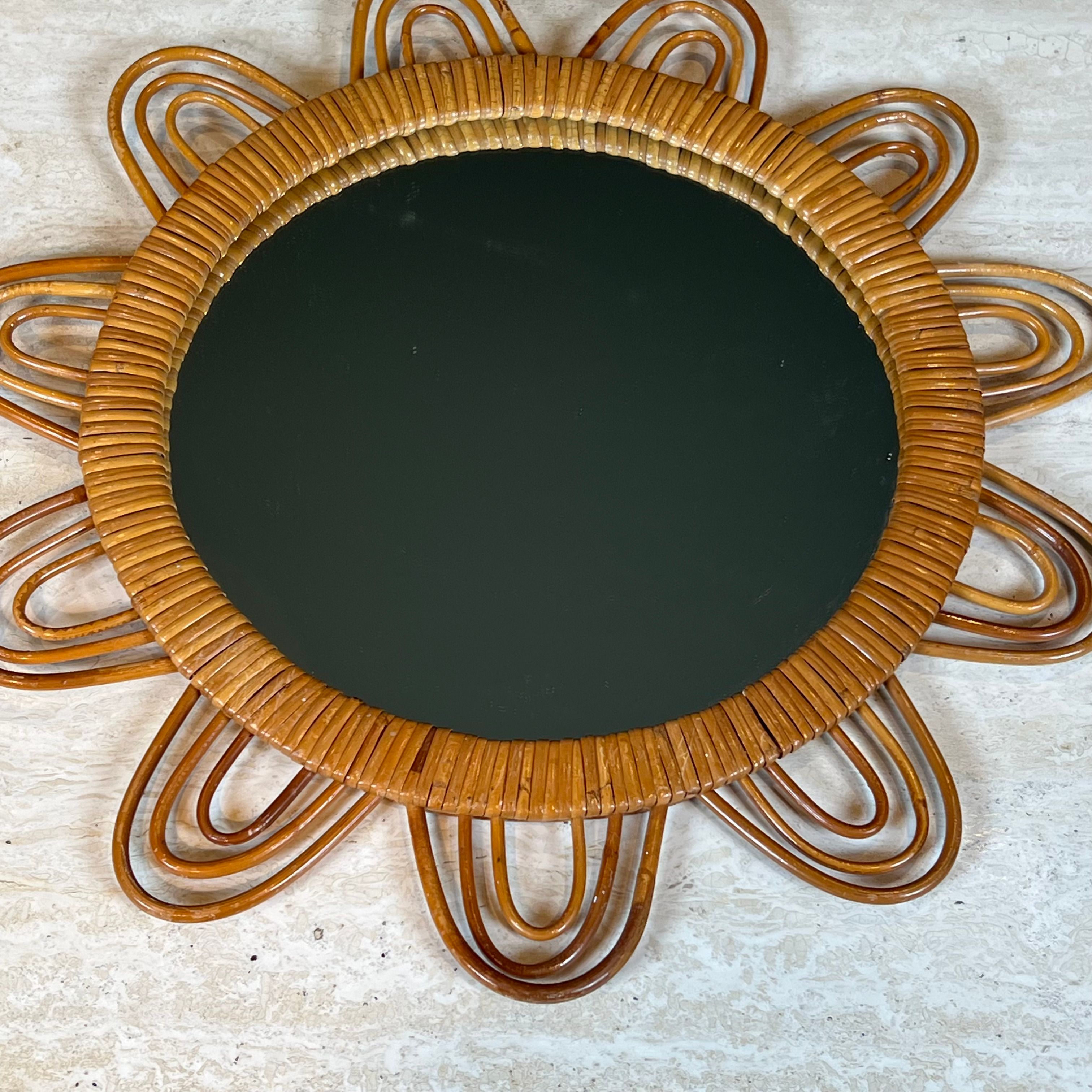 Rattan mirror representing a sun