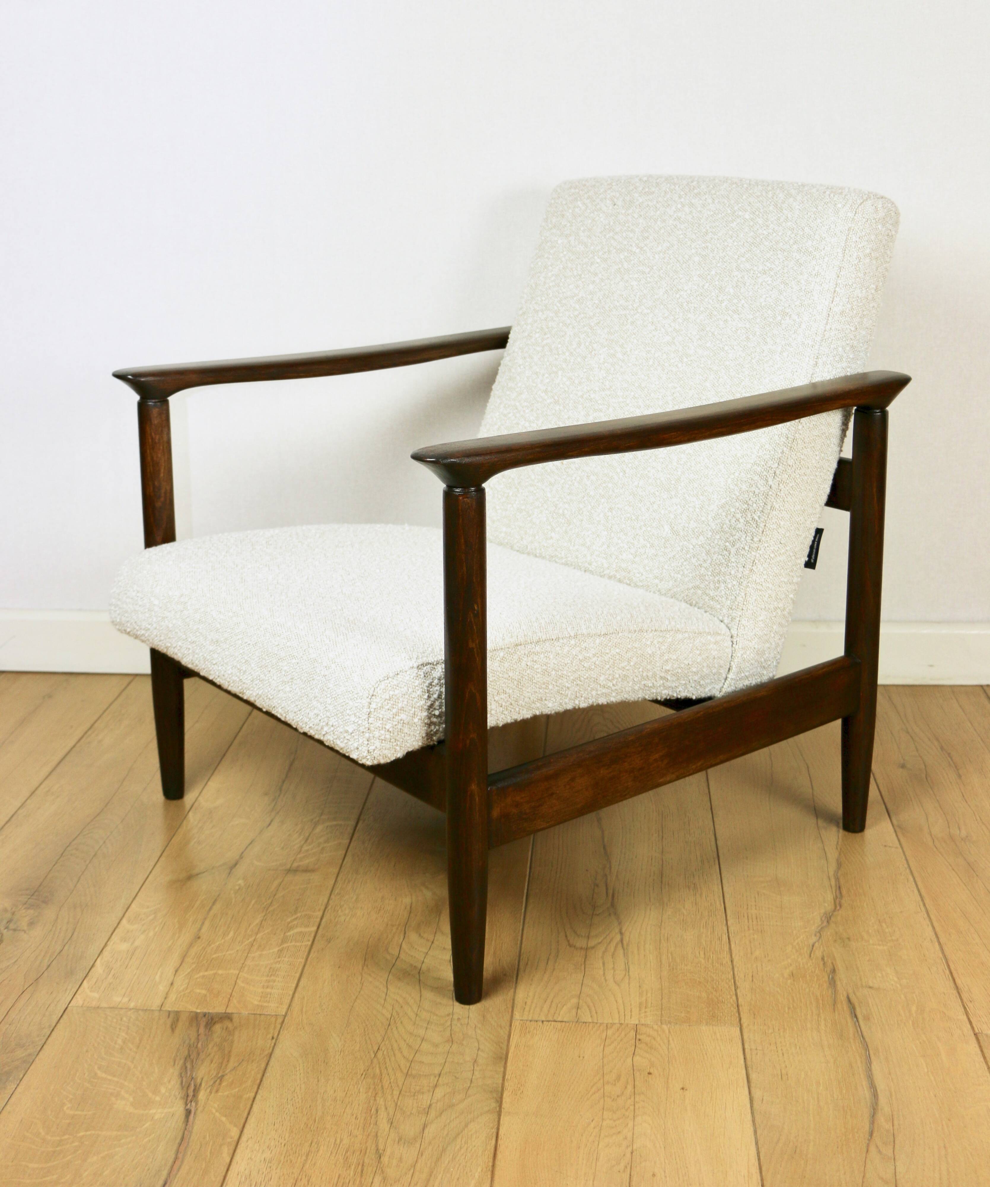 Fauteuil GFM-142, design Edmund Homa des années 70, boucle blanc ivoire - 2 pièces disponibles - bois foncé