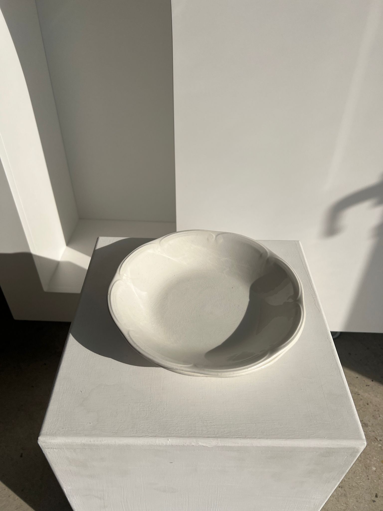 2 white hollow plates flower shape Gien D: 21,5cm