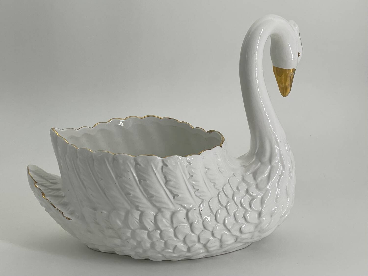 Vintage swan pot holder in white and gold ceramic