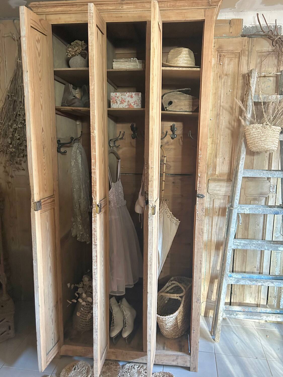 Antique wooden workshop locker with 3 doors