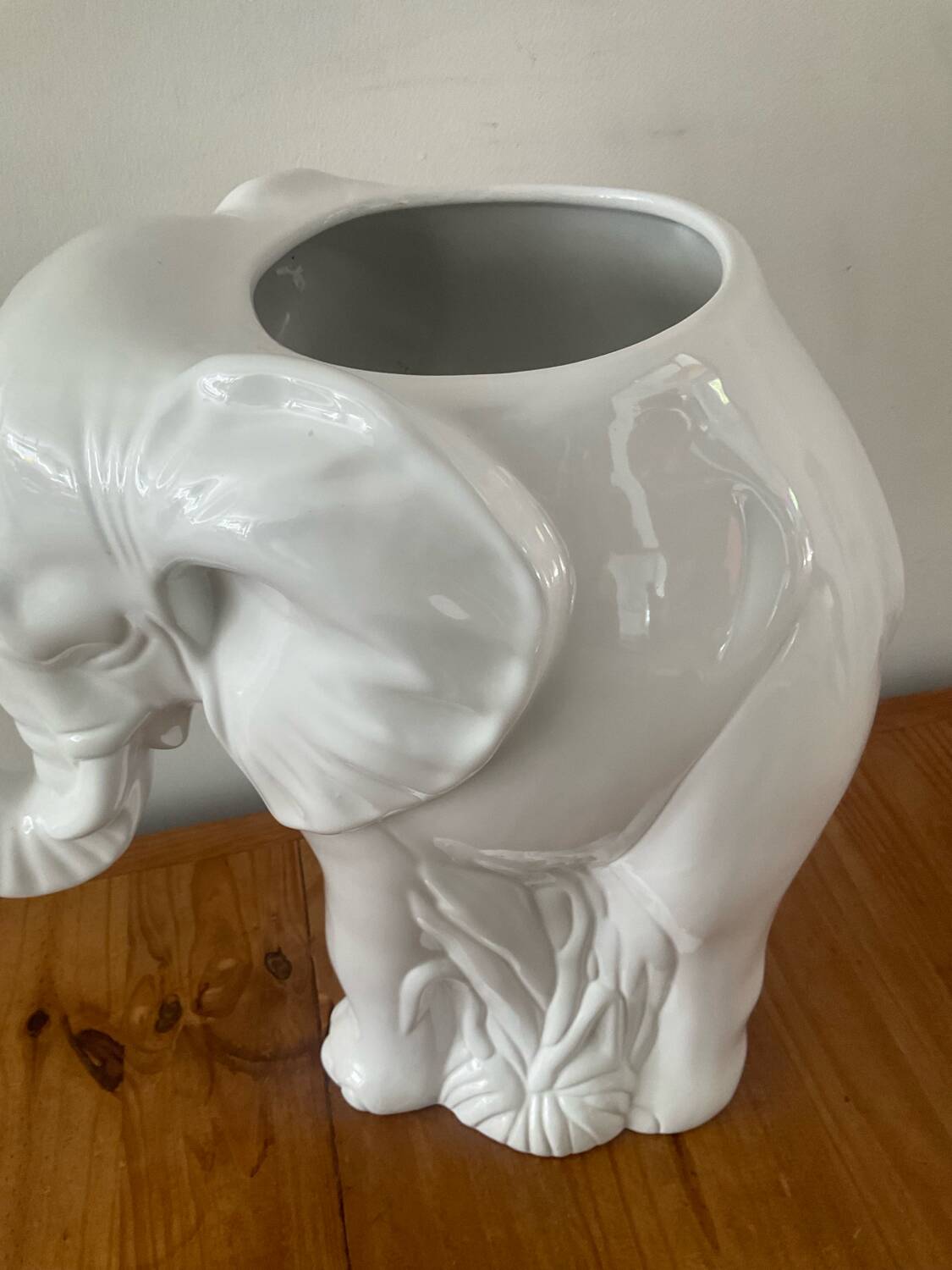 Vintage elephant umbrella stand in glazed ceramic