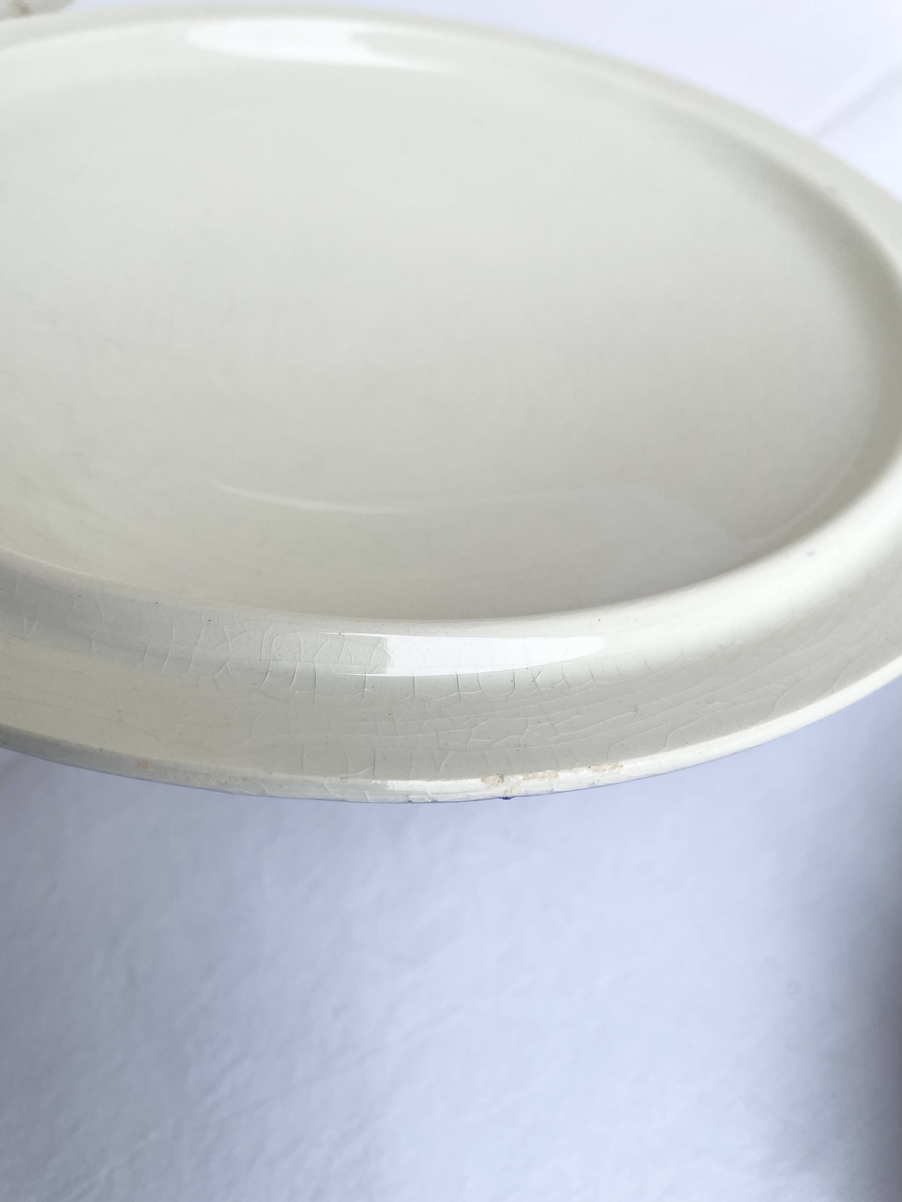 Antique GIEN soup tureen model "Alberic" from the 1940s.