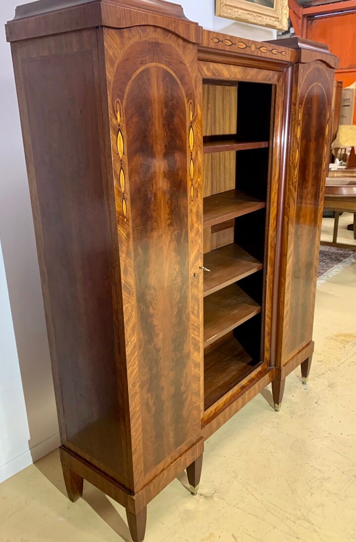 Bibliothèque époque art déco en placage de bois précieux et marqueterie