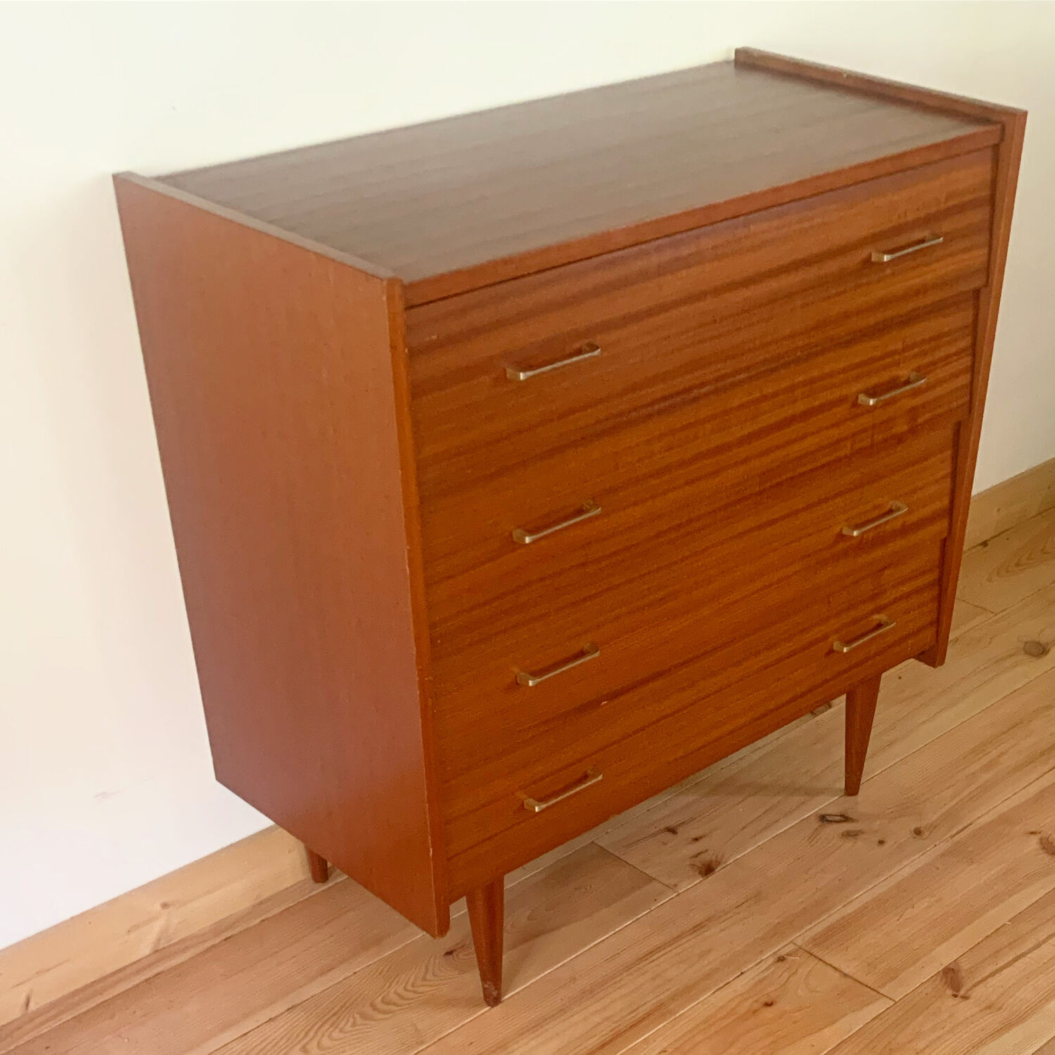 Commode années 50 pieds fuseaux