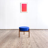 Tabouret Mid-Century en bois avec tissu Kvadrat bleu royal, design danois