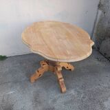 Solid wood pedestal table
