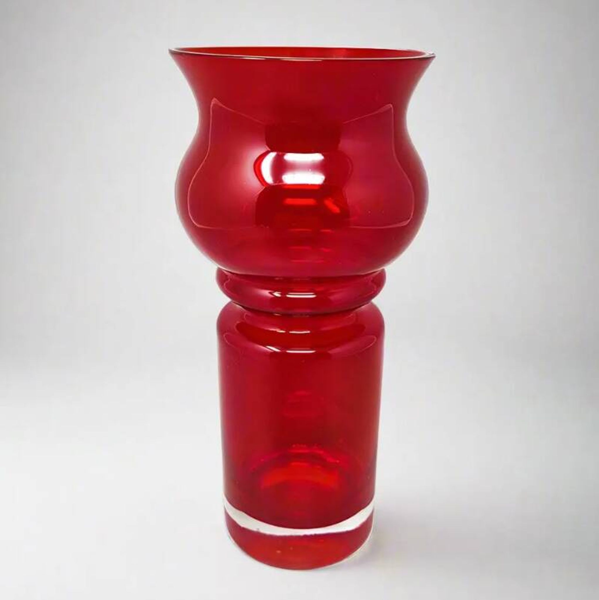 1970s tamara aladin vase tulppaani (#1513) for riihimaki/riihimaen lasi oy